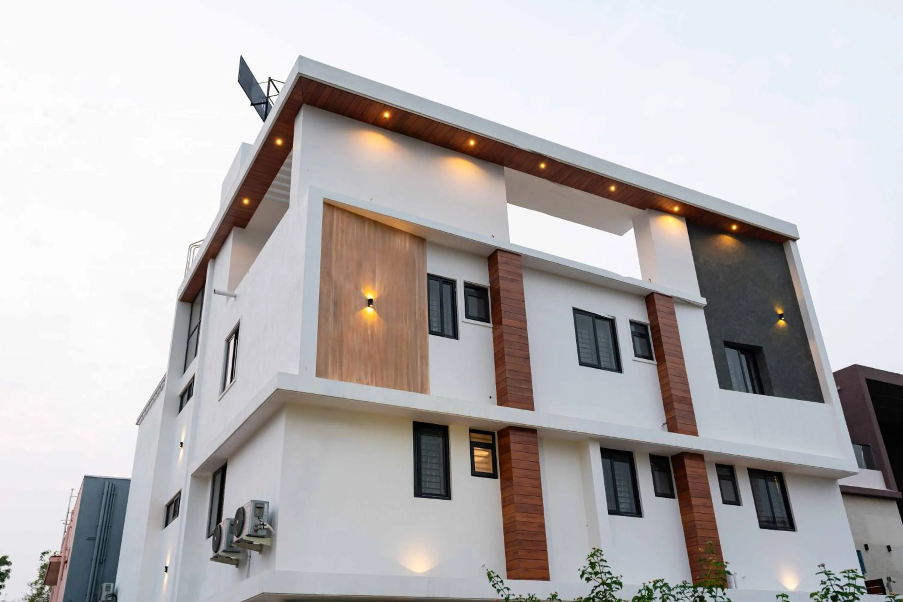 The Paradise International Hotel
