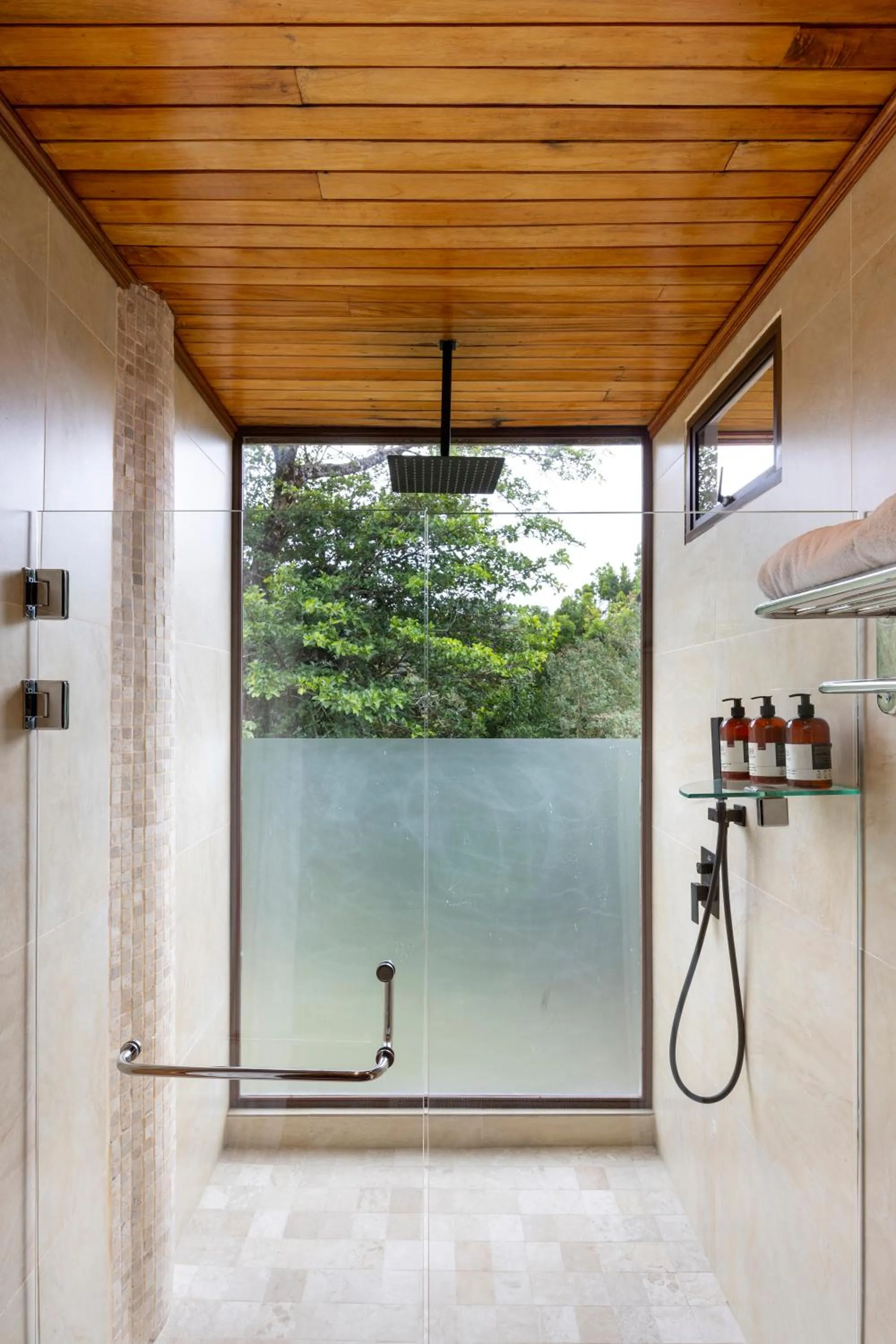 Shower in Hotel Belmar
