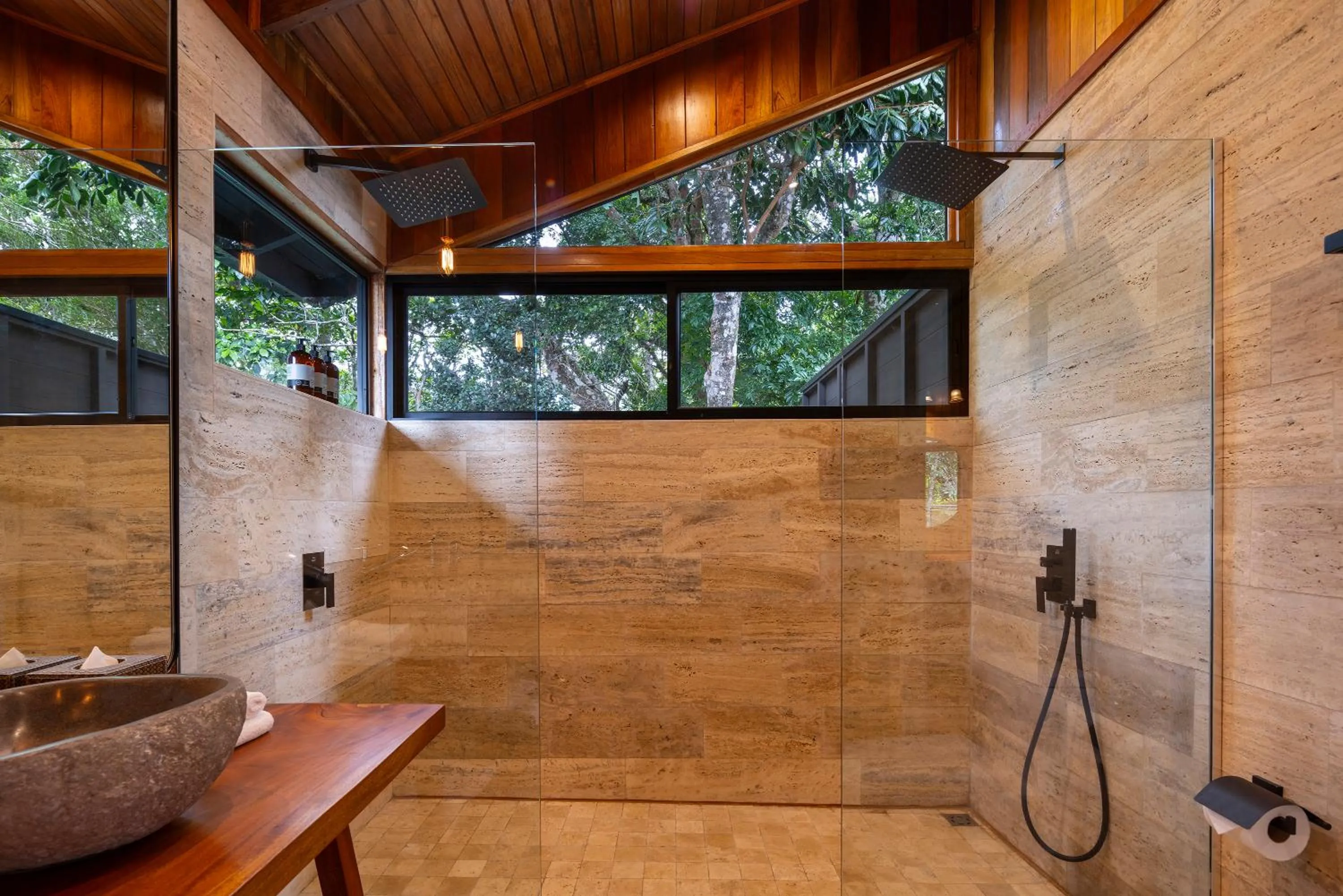 Shower in Hotel Belmar