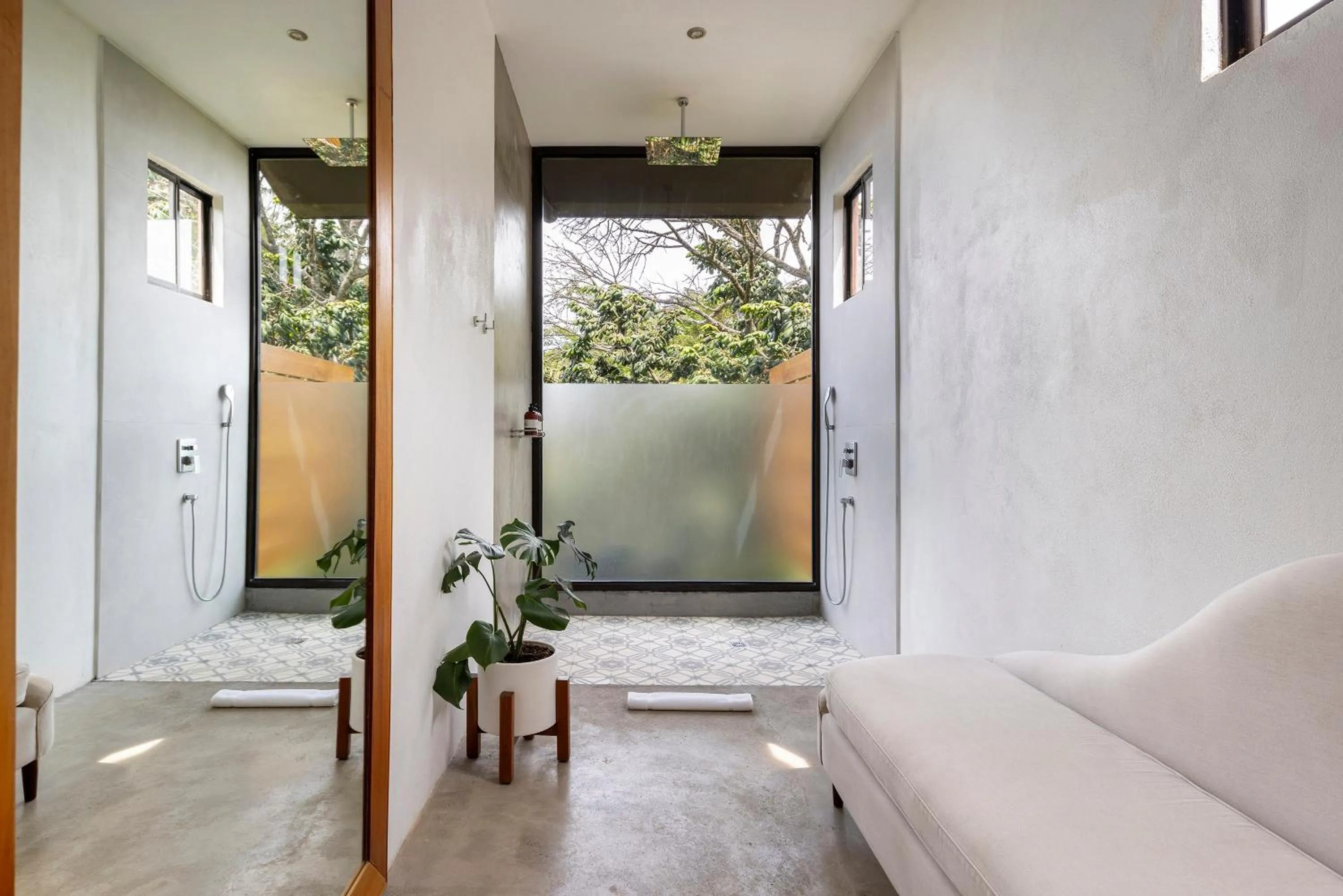 Shower in Hotel Belmar