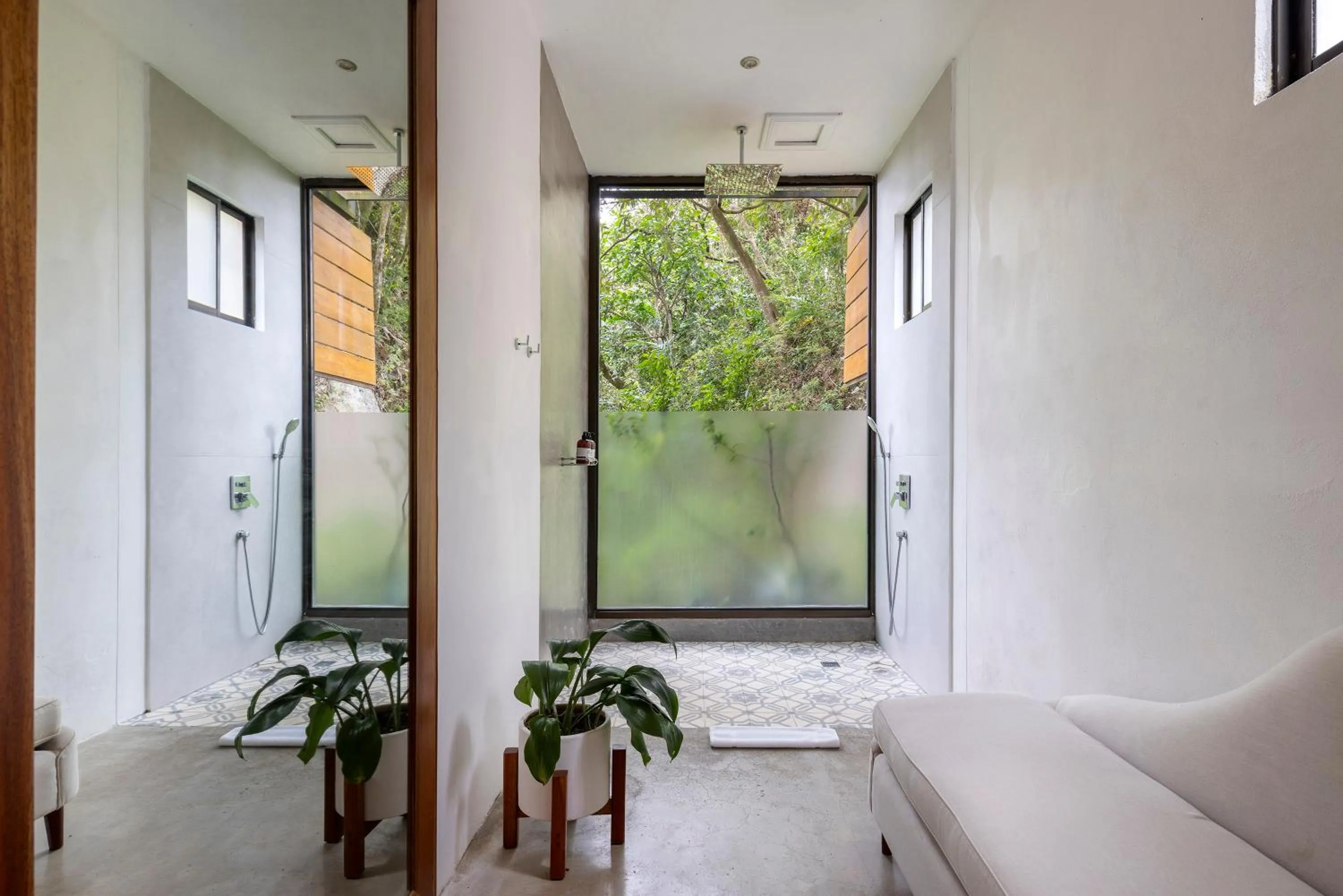 Shower in Hotel Belmar