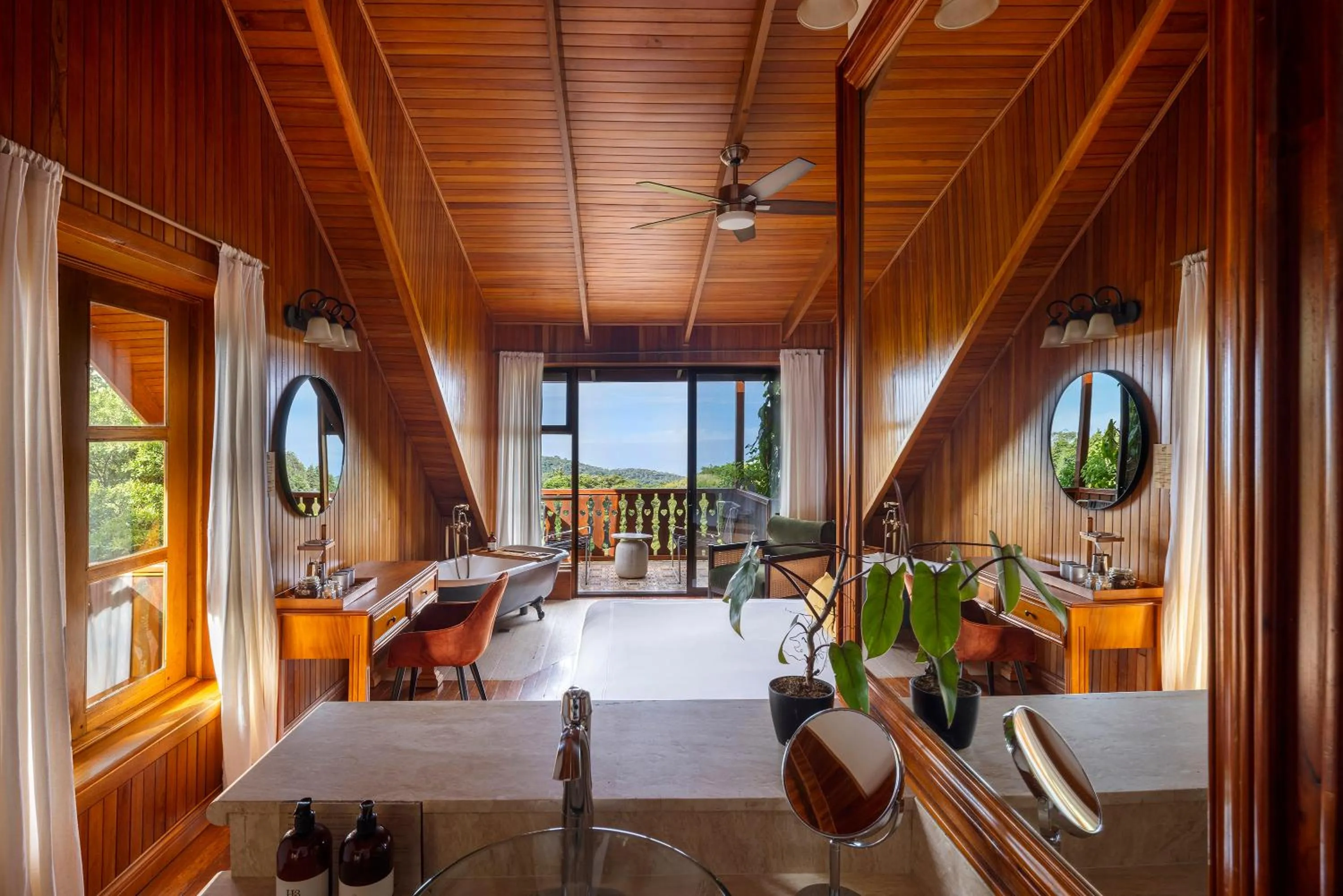 Photo of the whole room in Hotel Belmar