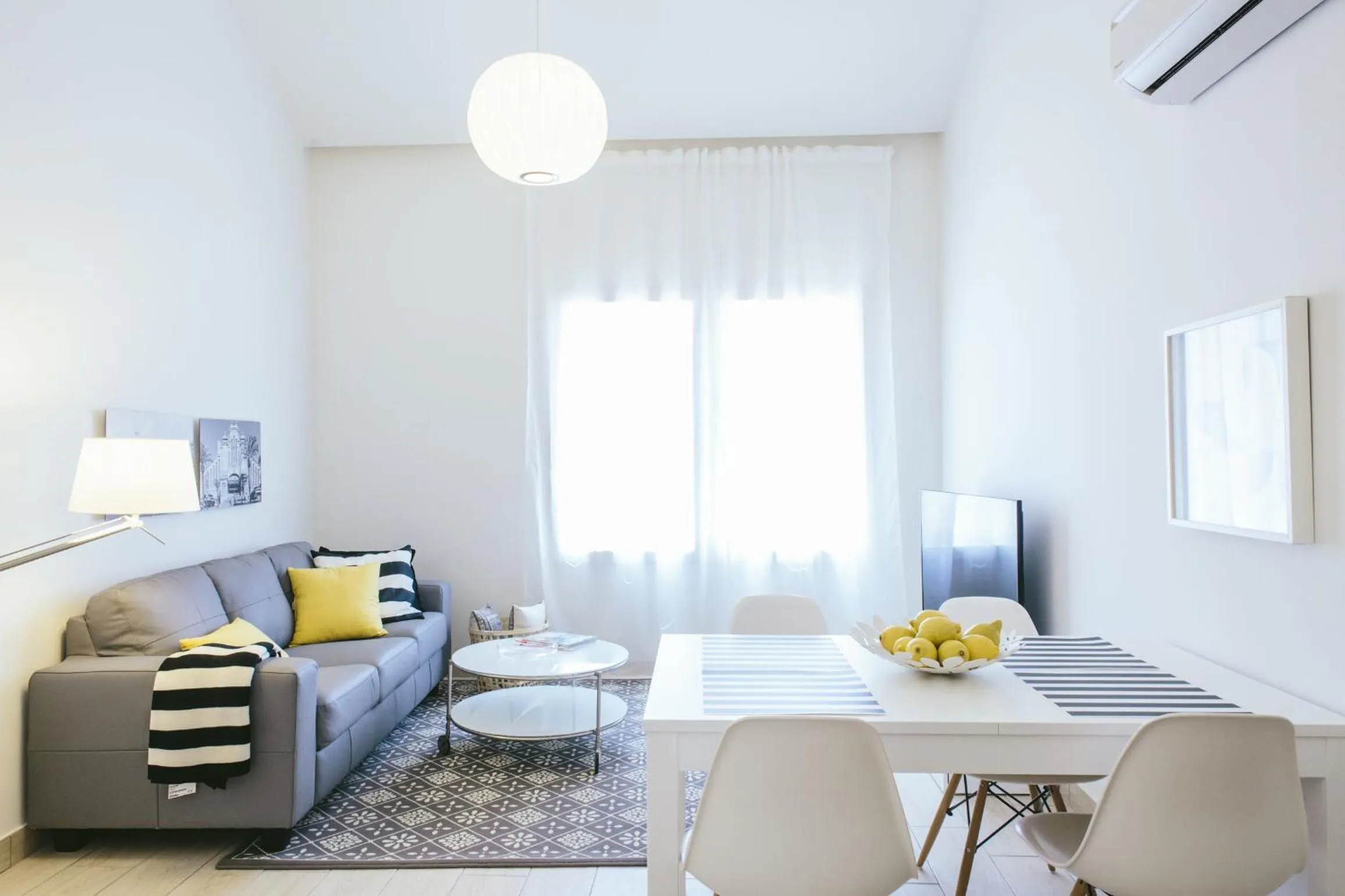 TV and multimedia in The Lucky Flats - Poeta Quintana