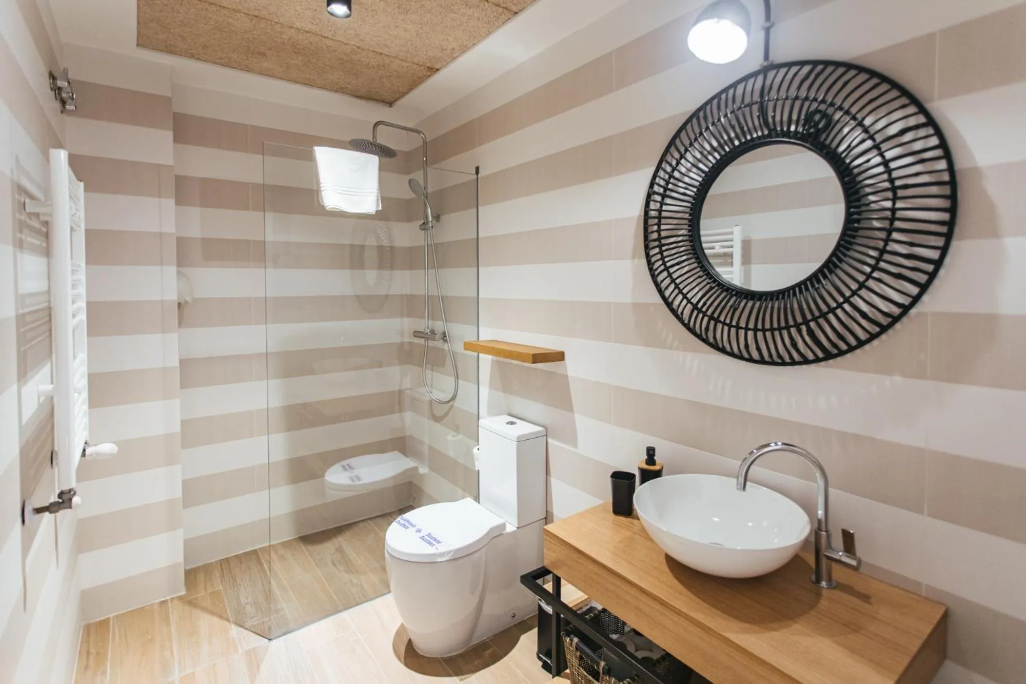 Bathroom in The Lucky Flats - Poeta Quintana