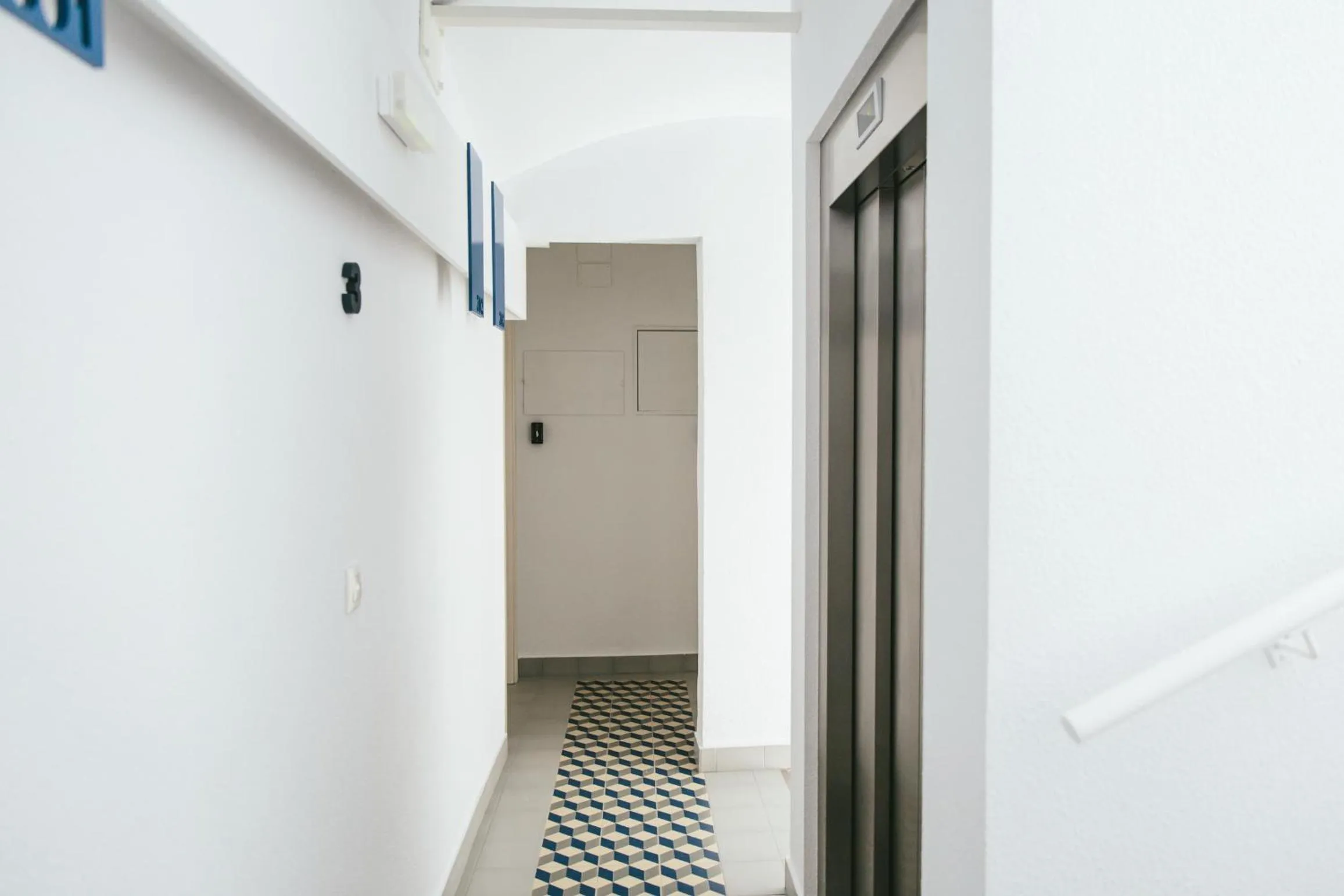 Decorative detail in The Lucky Flats - Poeta Quintana