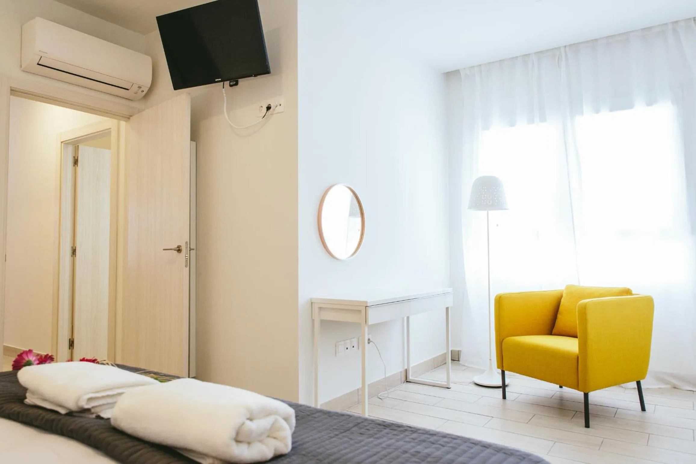 TV and multimedia, Bed in The Lucky Flats - Poeta Quintana