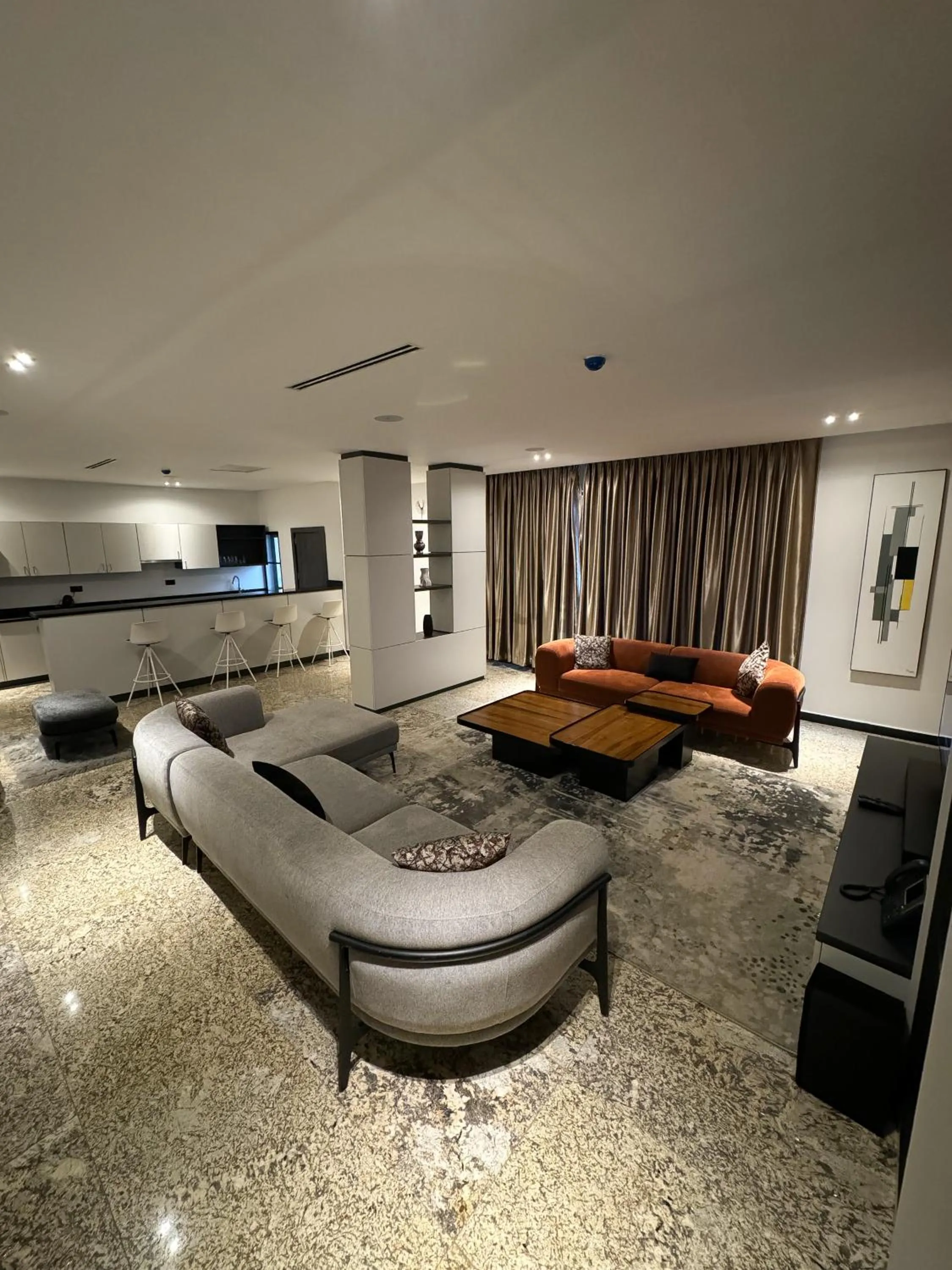 TV and multimedia in Blu Pearl Hotel & Residence