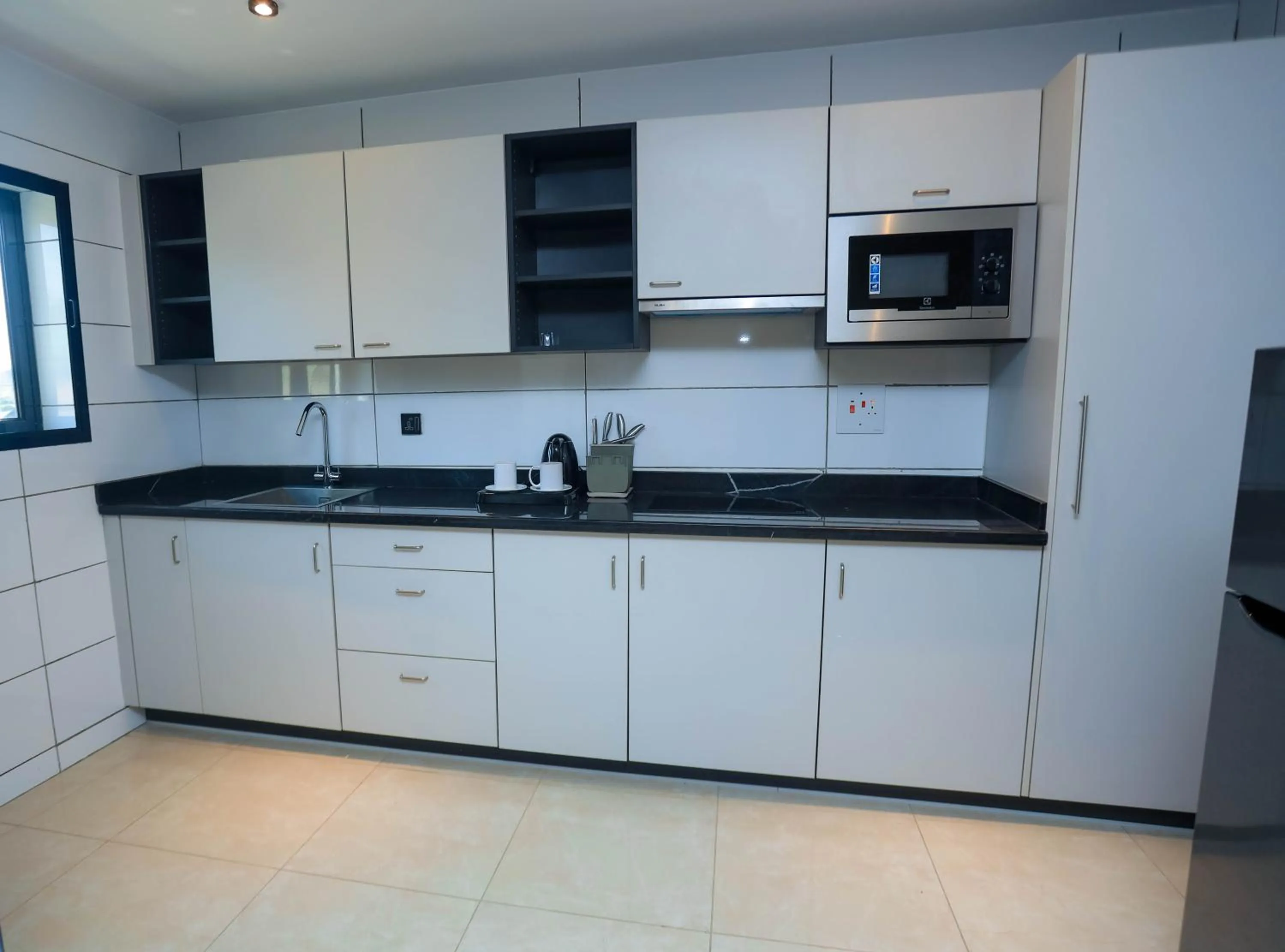 Kitchen or kitchenette in Blu Pearl Hotel & Residence