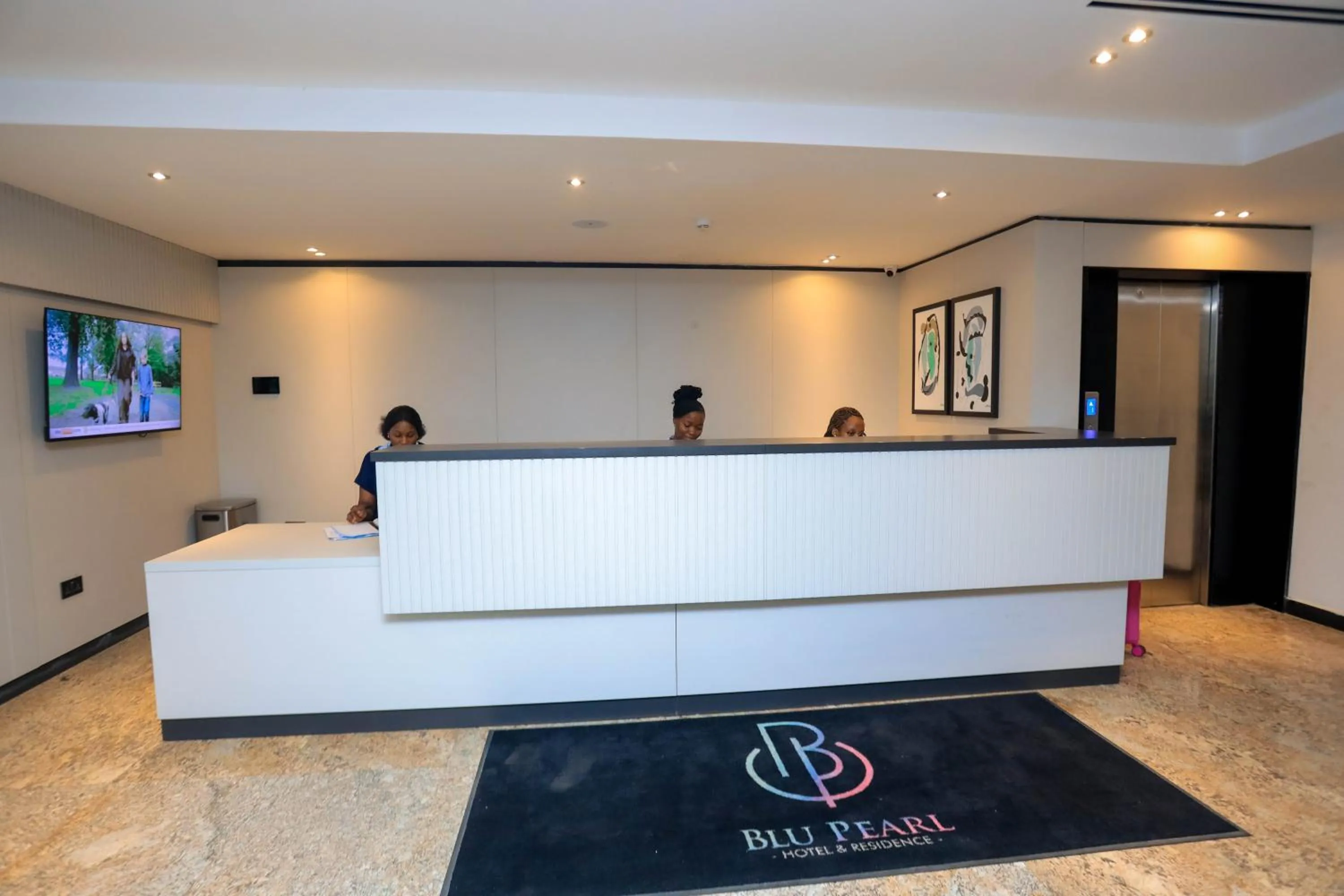 TV and multimedia in Blu Pearl Hotel & Residence