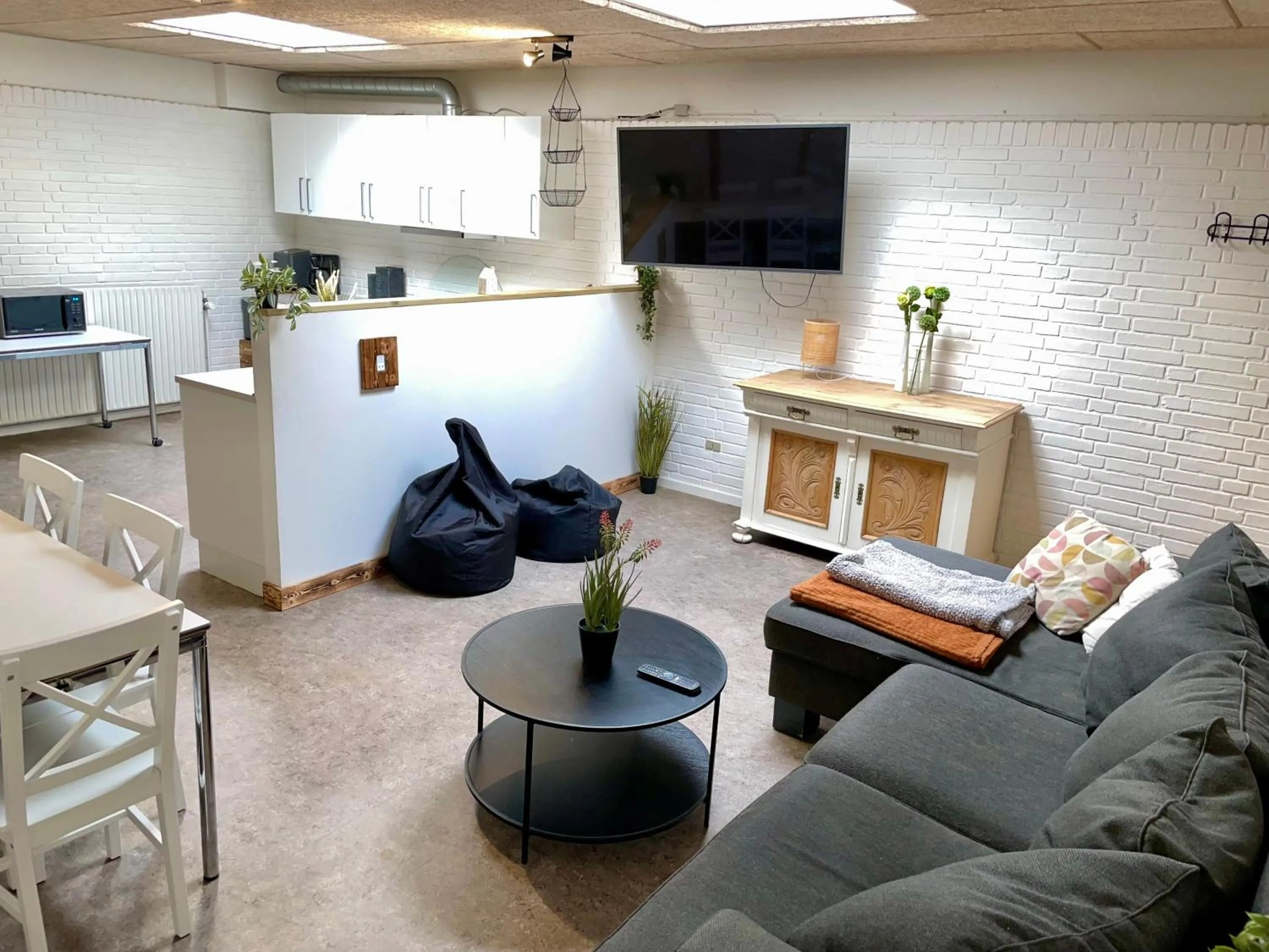 Three-Bedroom Apartment in Room4u Grindsted