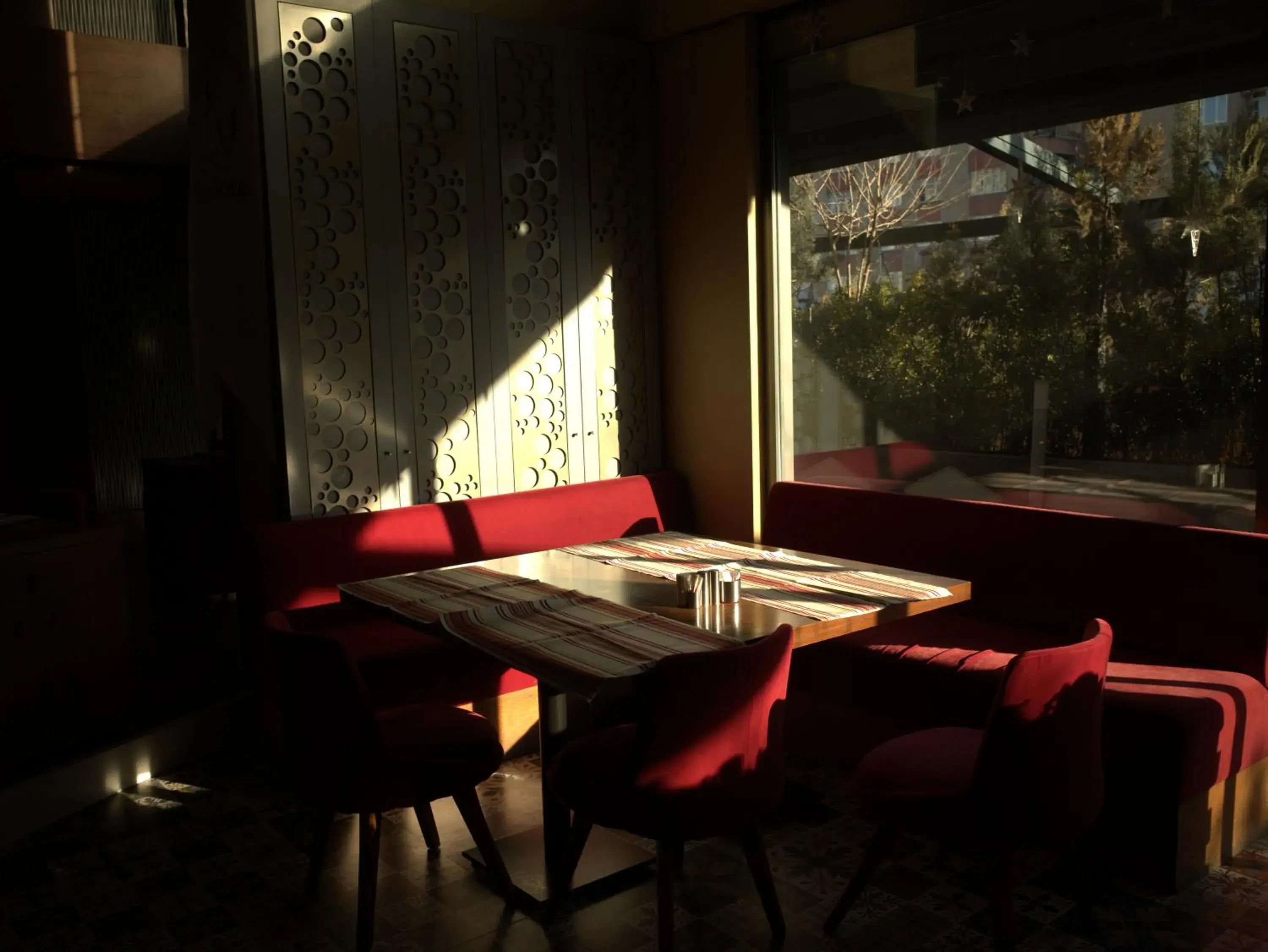 Restaurant/places to eat in Liv Suit Hotel Restaurant/places to eat in Liv Suit Hotel