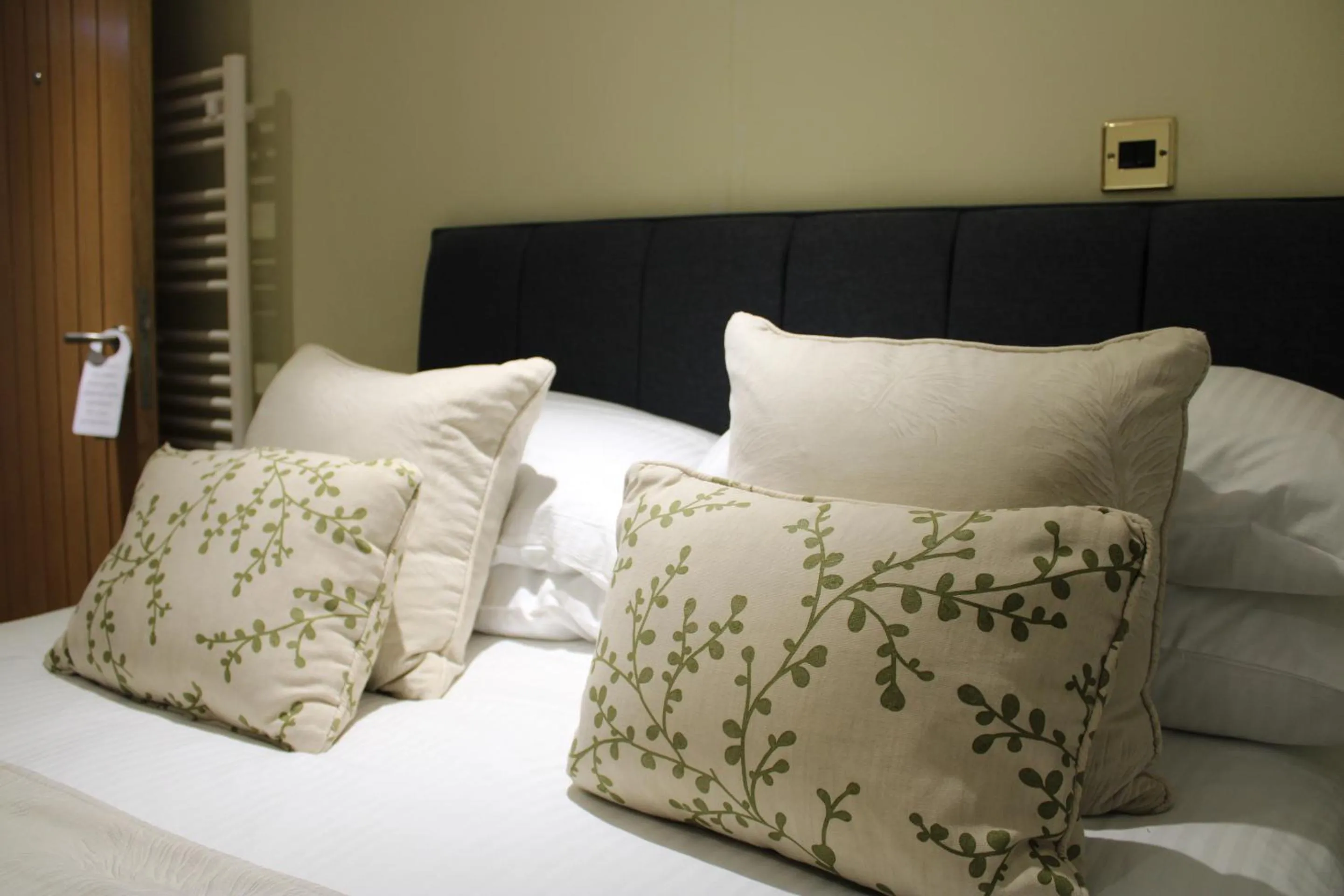 Bedroom, Bed in The Chequers Inn