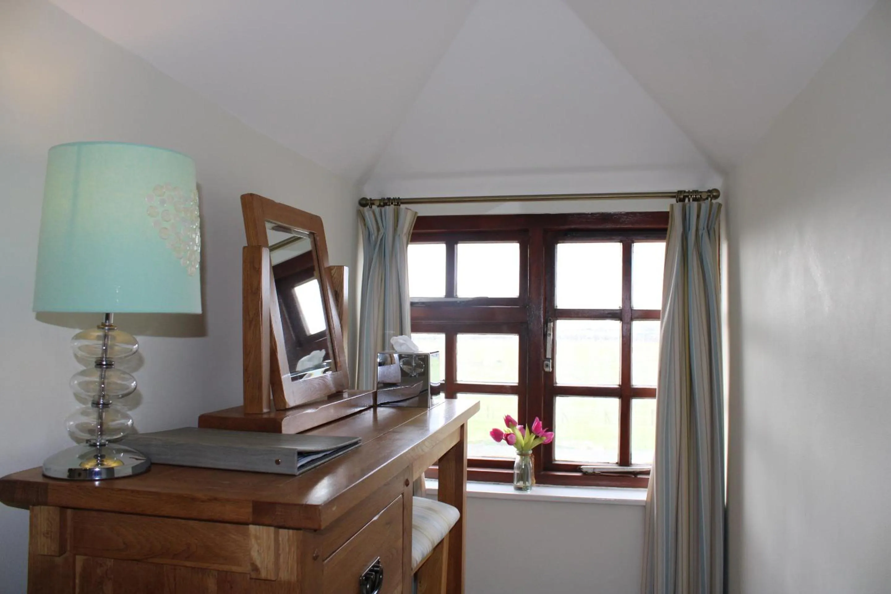 Bedroom in The Chequers Inn