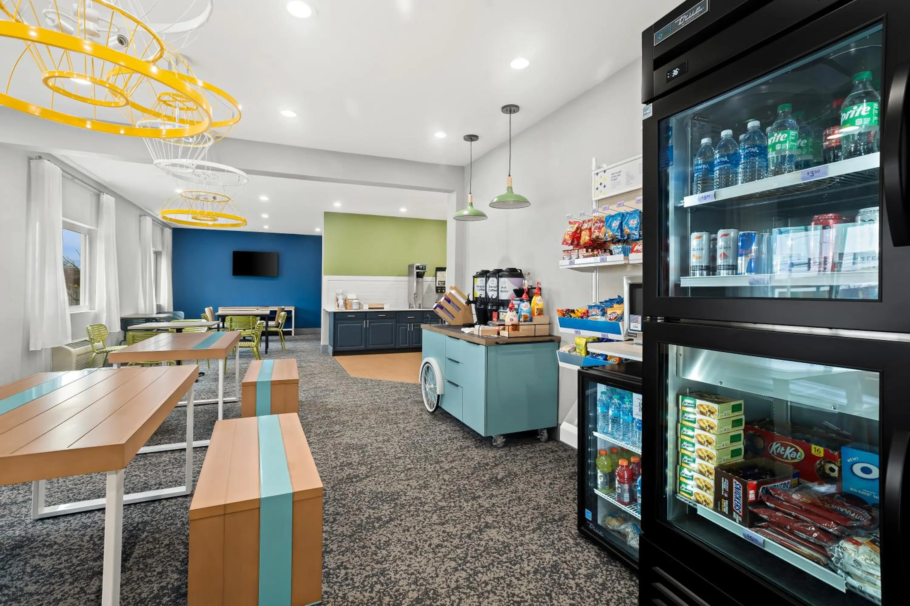 Food and drinks in Spark By Hilton Moline Quad Cities