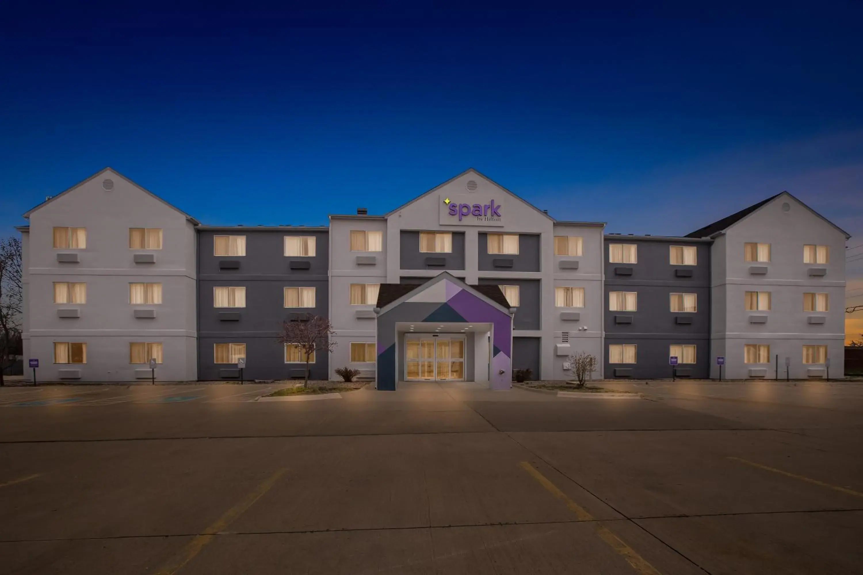 Property building in Spark By Hilton Moline Quad Cities Property building in Spark By Hilton Moline Quad Cities