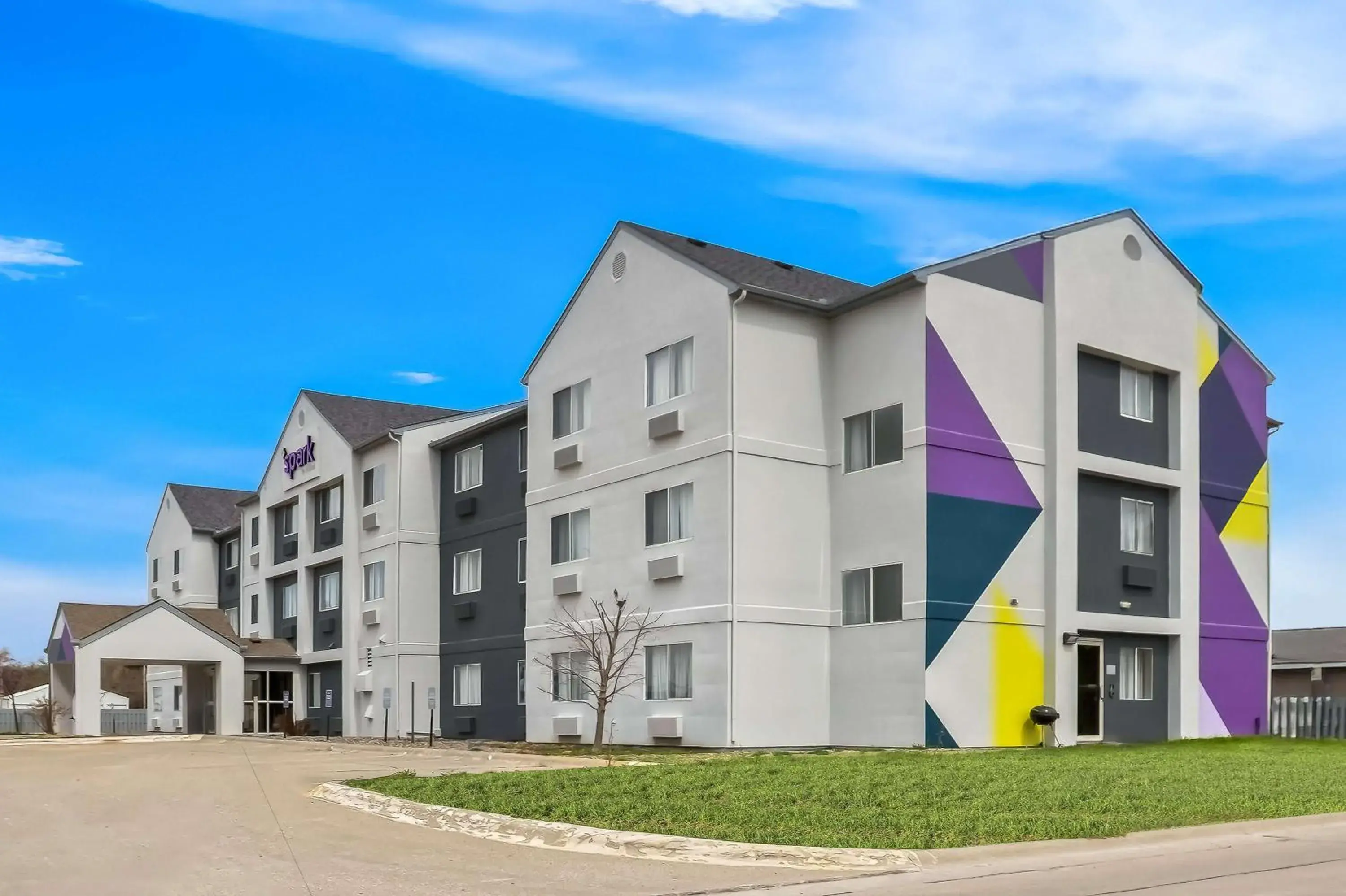 Property building in Spark By Hilton Moline Quad Cities Property building in Spark By Hilton Moline Quad Cities