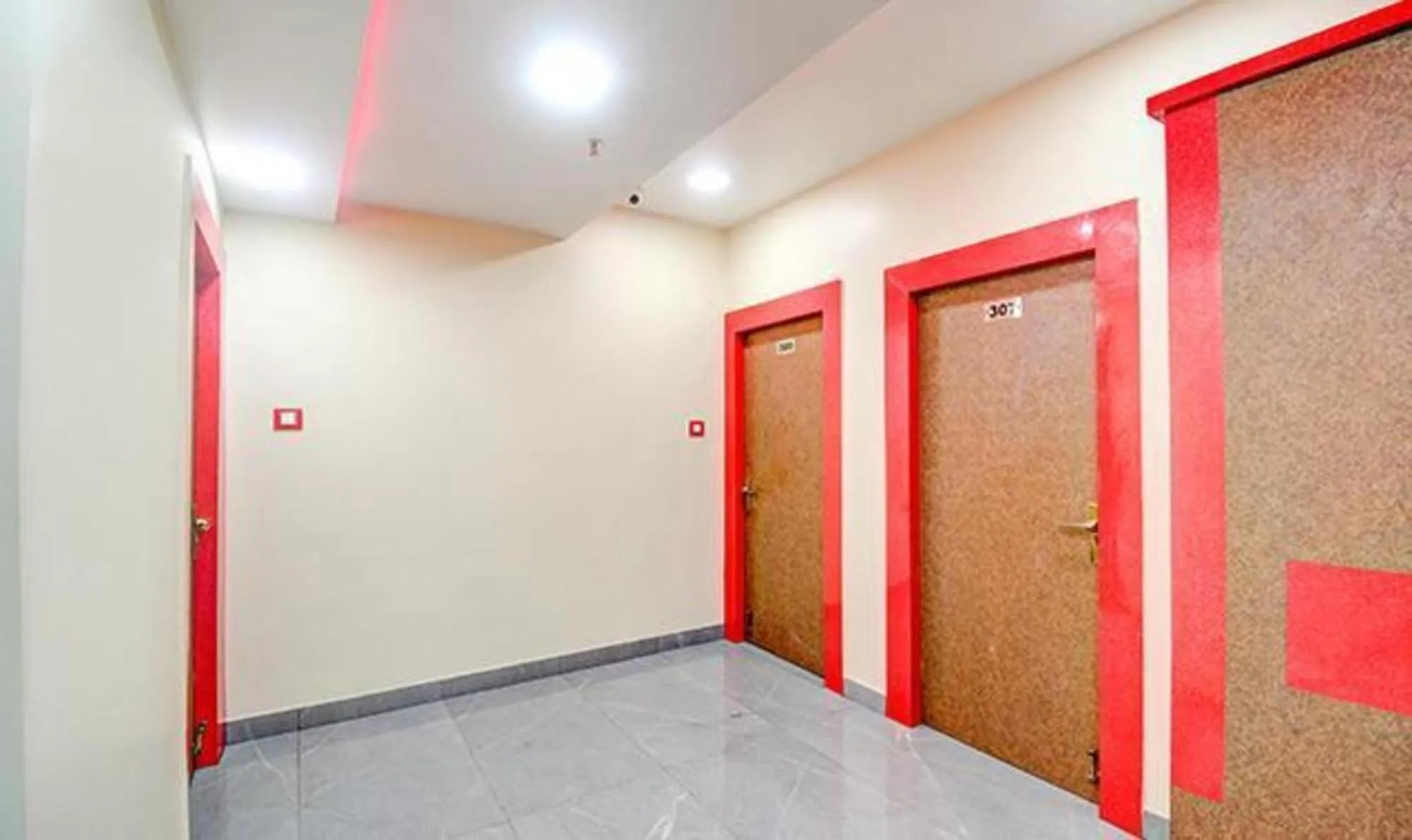 Lobby or reception in FabHotel The Crown Comforts