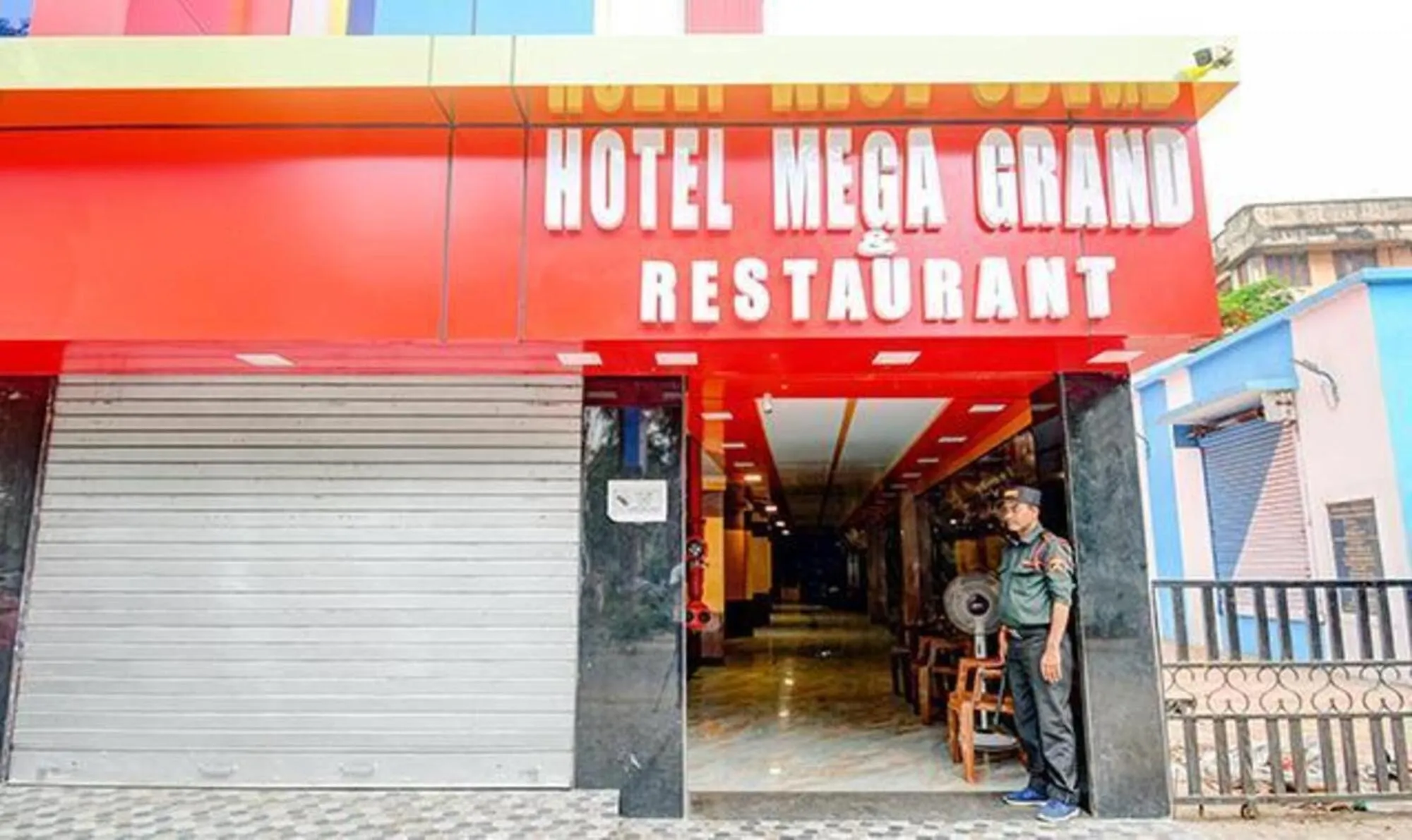 Facade/entrance in FabHotel The Crown Comforts