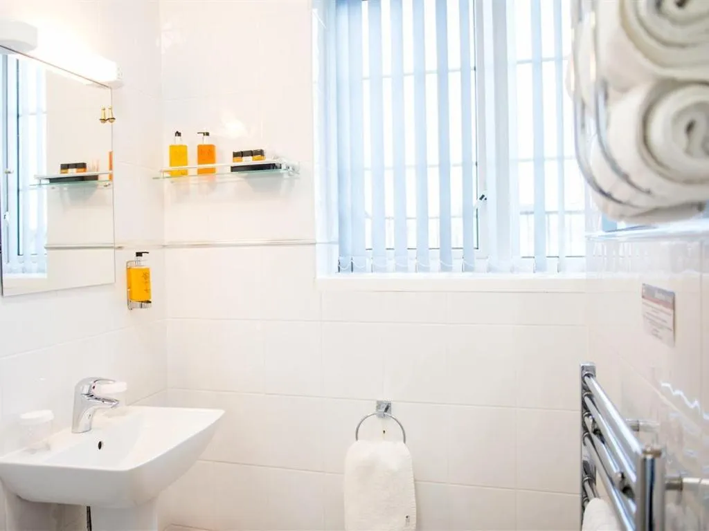 Bathroom in Briardene