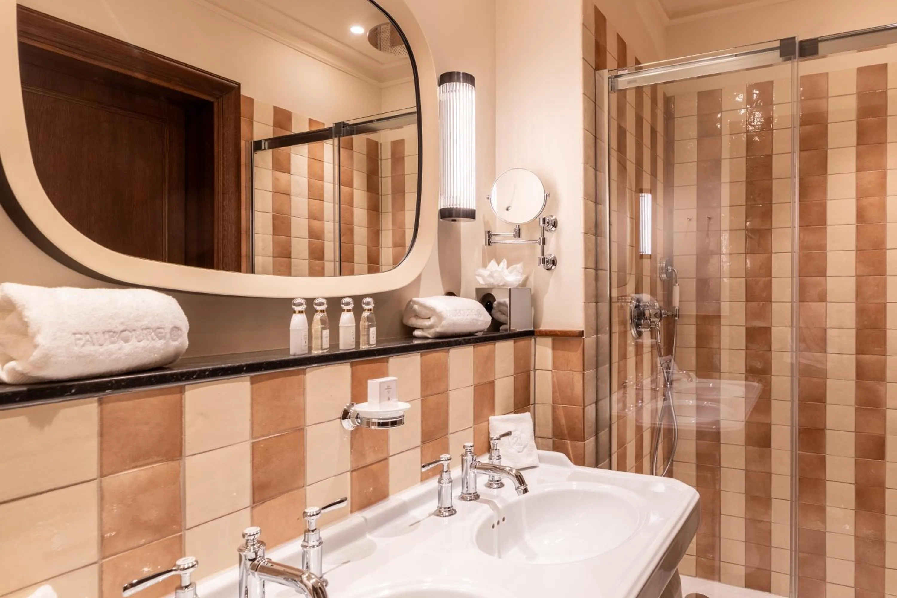 Bathroom in Faubourg 21 - The Leading Hotels of the World