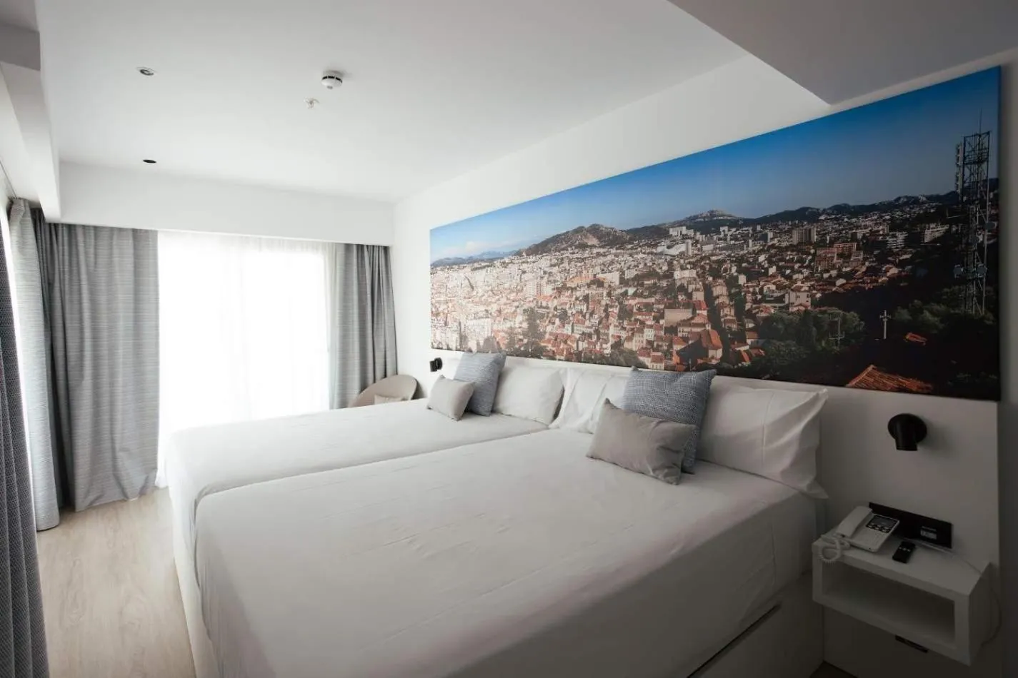 Bed in Hotel Villa España