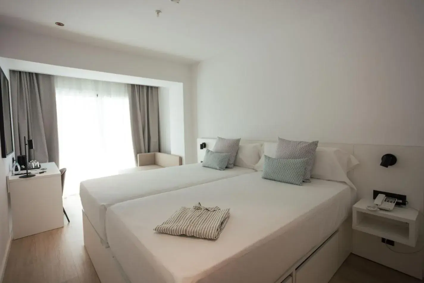 Standard Quadruple Room in Hotel Villa España Standard Quadruple Room in Hotel Villa España