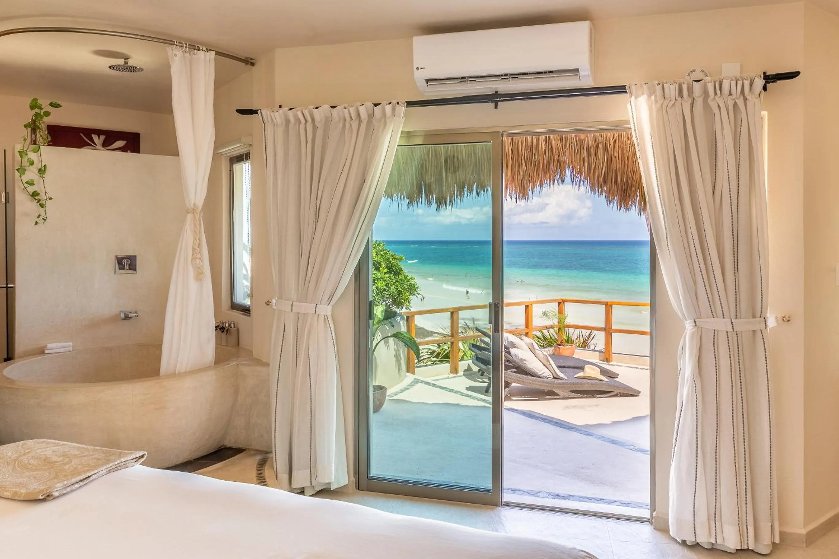 Hot Tub, Bed in Mezzanine by La Zebra, an SLH Hotel