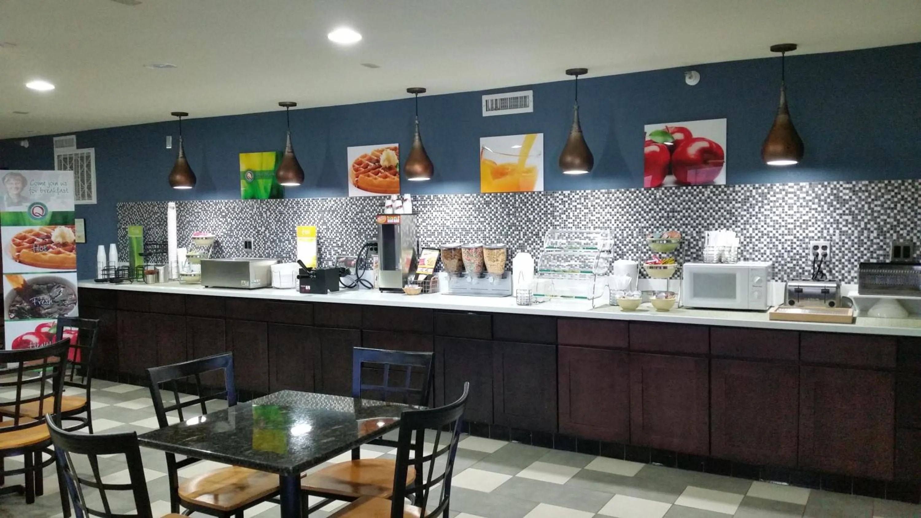 Breakfast in Quality Inn Needles