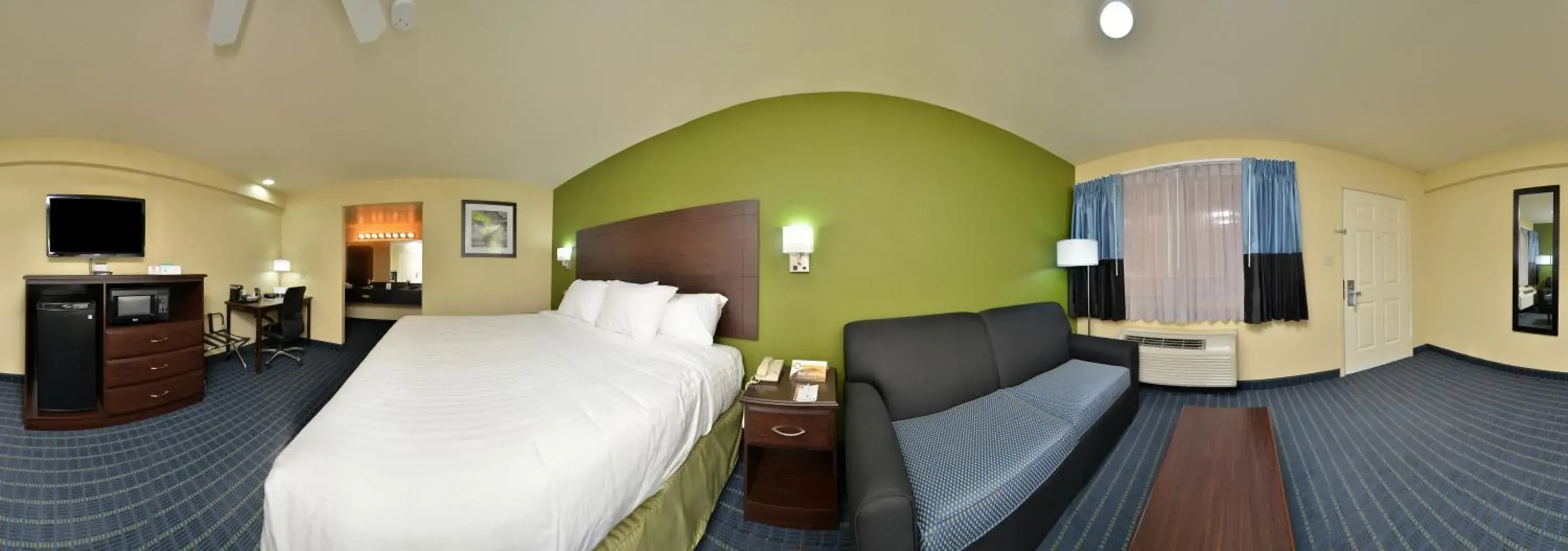 Photo of the whole room, Bed in Quality Inn Needles Photo of the whole room, Bed in Quality Inn Needles