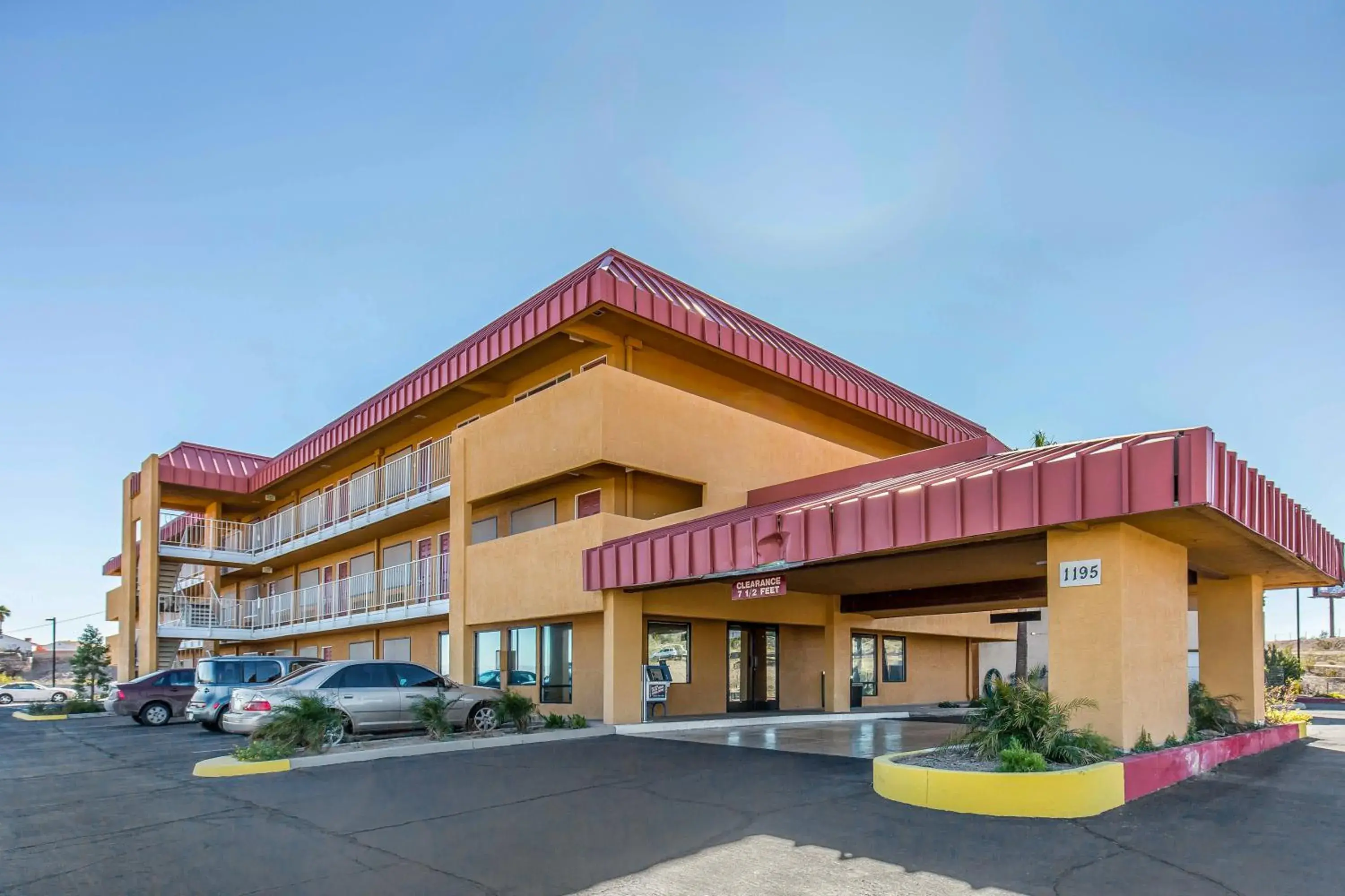 Facade/entrance in Quality Inn Needles Facade/entrance in Quality Inn Needles