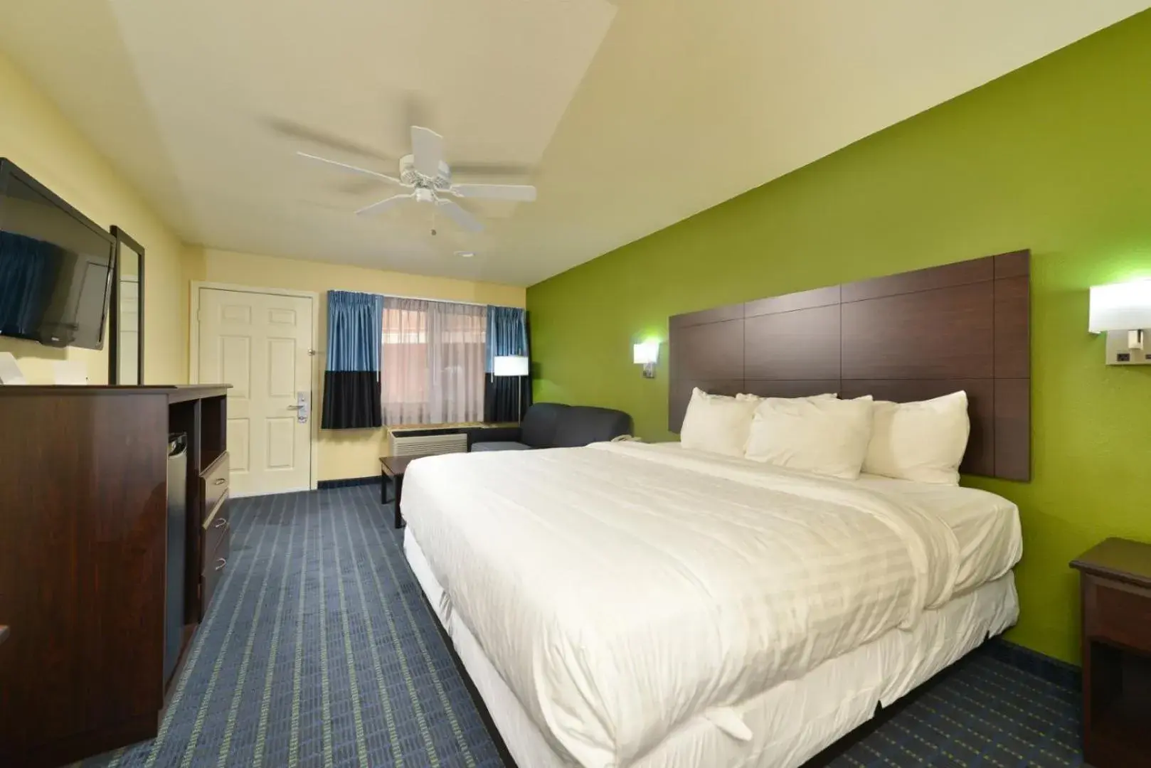 Bedroom, Bed in Quality Inn Needles Bedroom, Bed in Quality Inn Needles