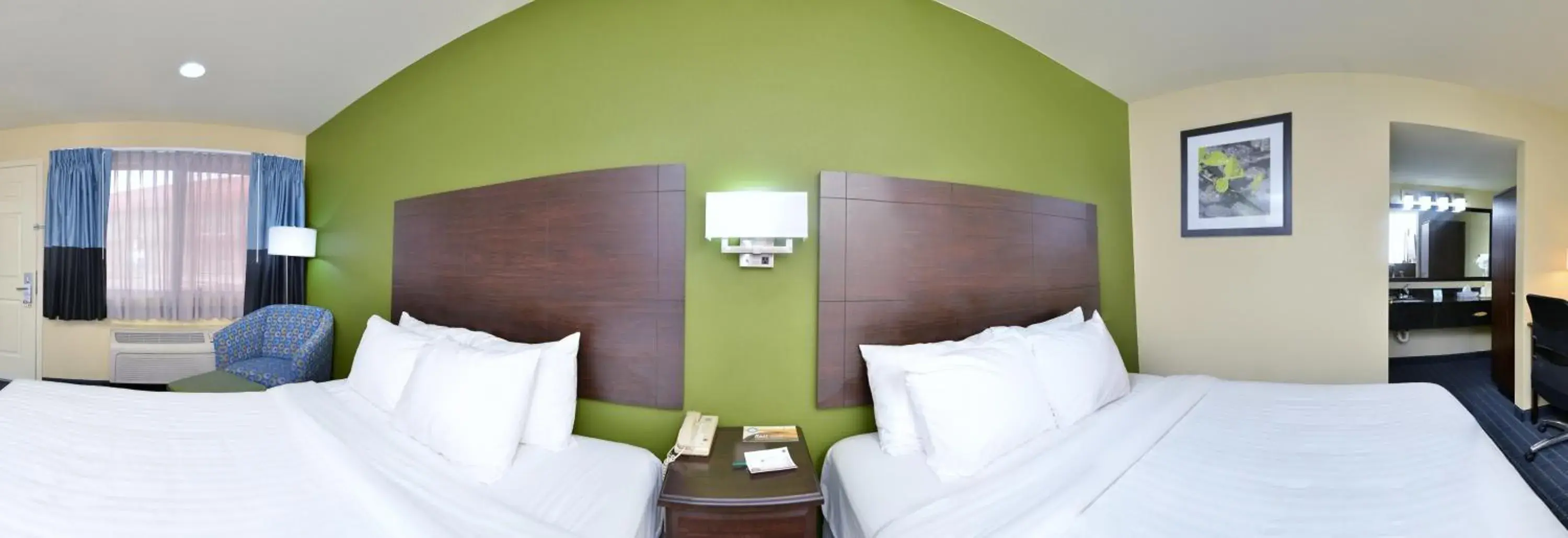 Photo of the whole room, Bed in Quality Inn Needles Photo of the whole room, Bed in Quality Inn Needles