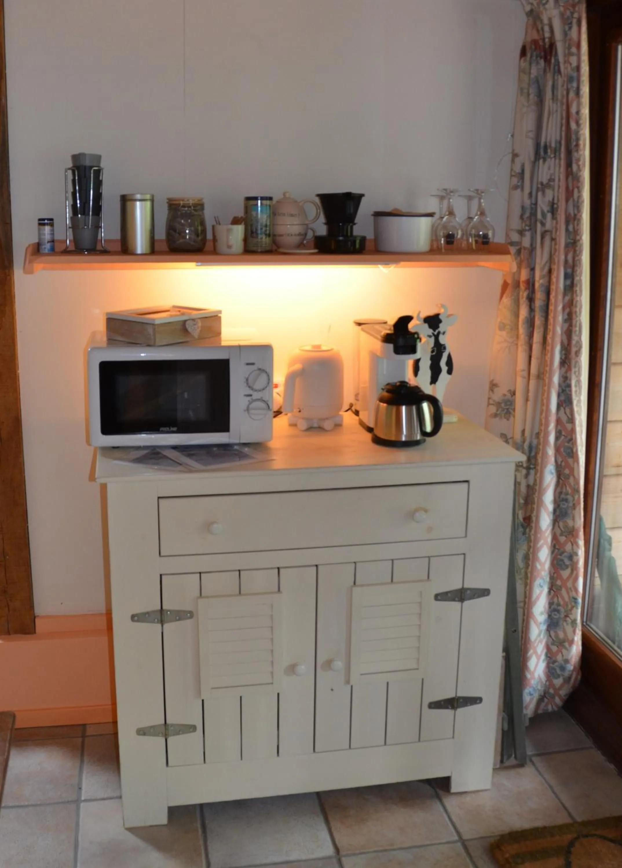 Coffee/tea facilities in Bed&Breakfast 't Eikeltje