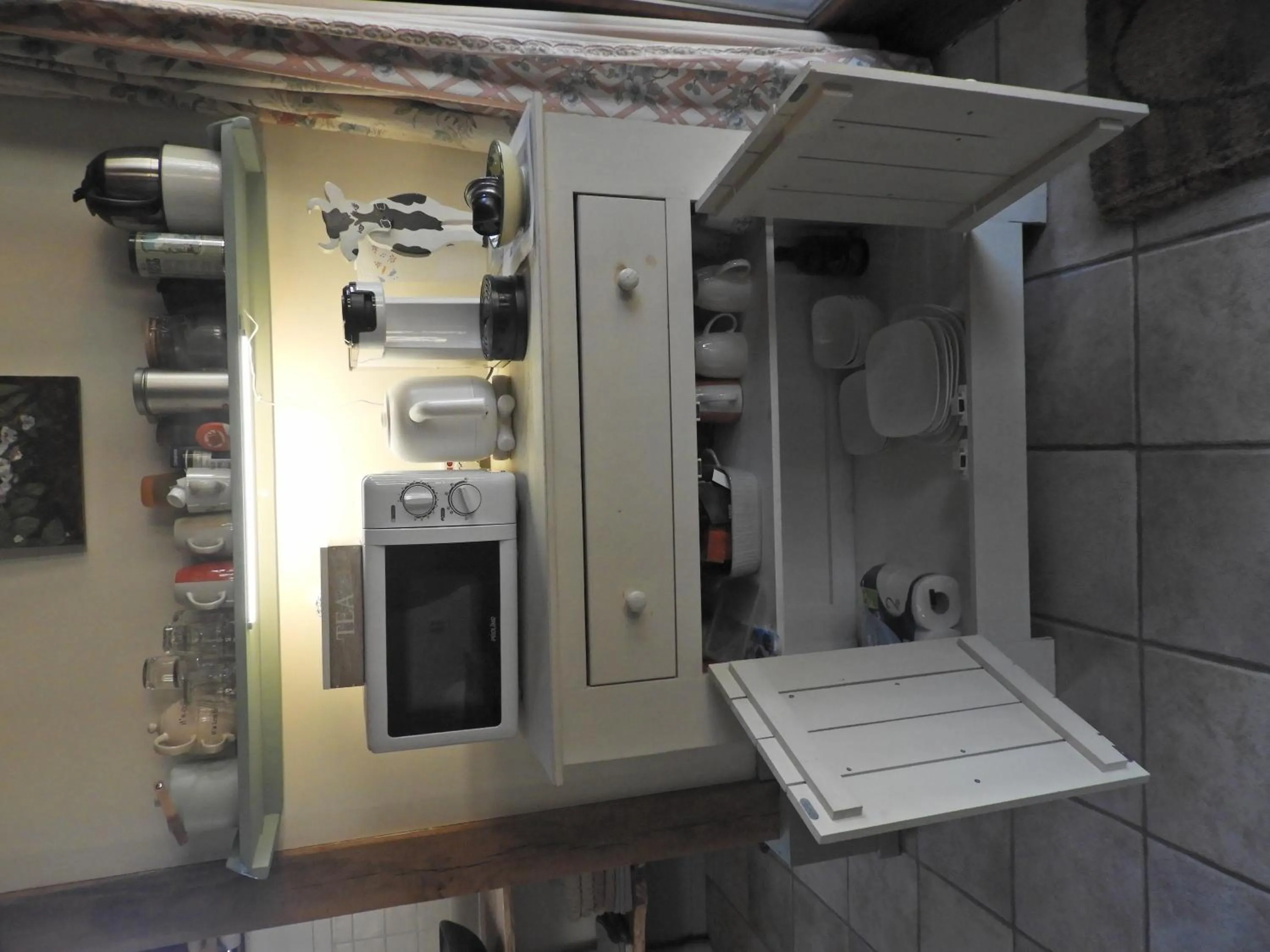 Coffee/tea facilities in Bed&Breakfast 't Eikeltje