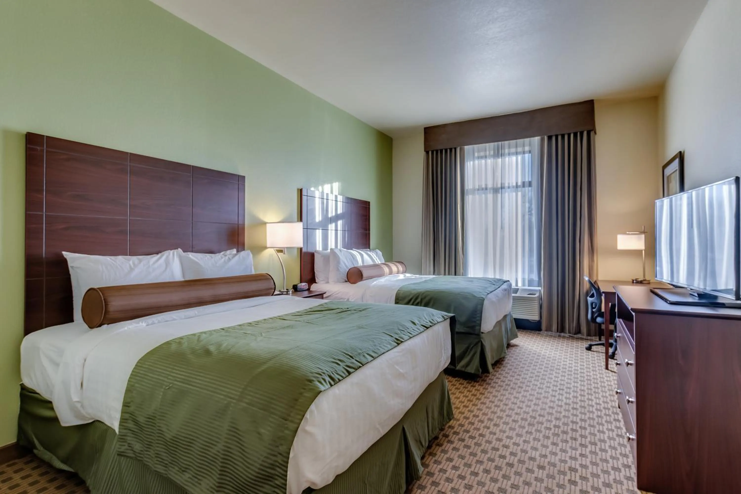 Bed in Cobblestone Inn & Suites - Waverly