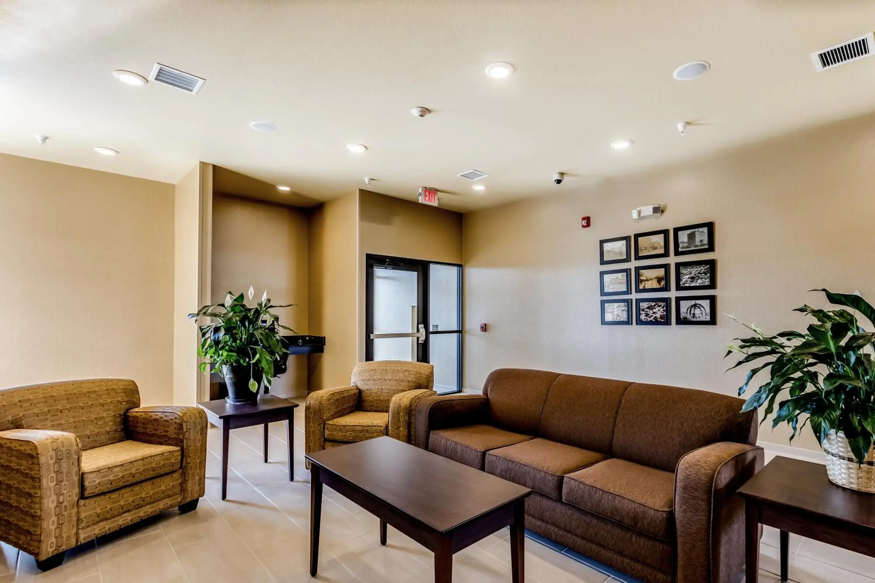 Lobby or reception in Cobblestone Inn & Suites - Waverly Lobby or reception in Cobblestone Inn & Suites - Waverly