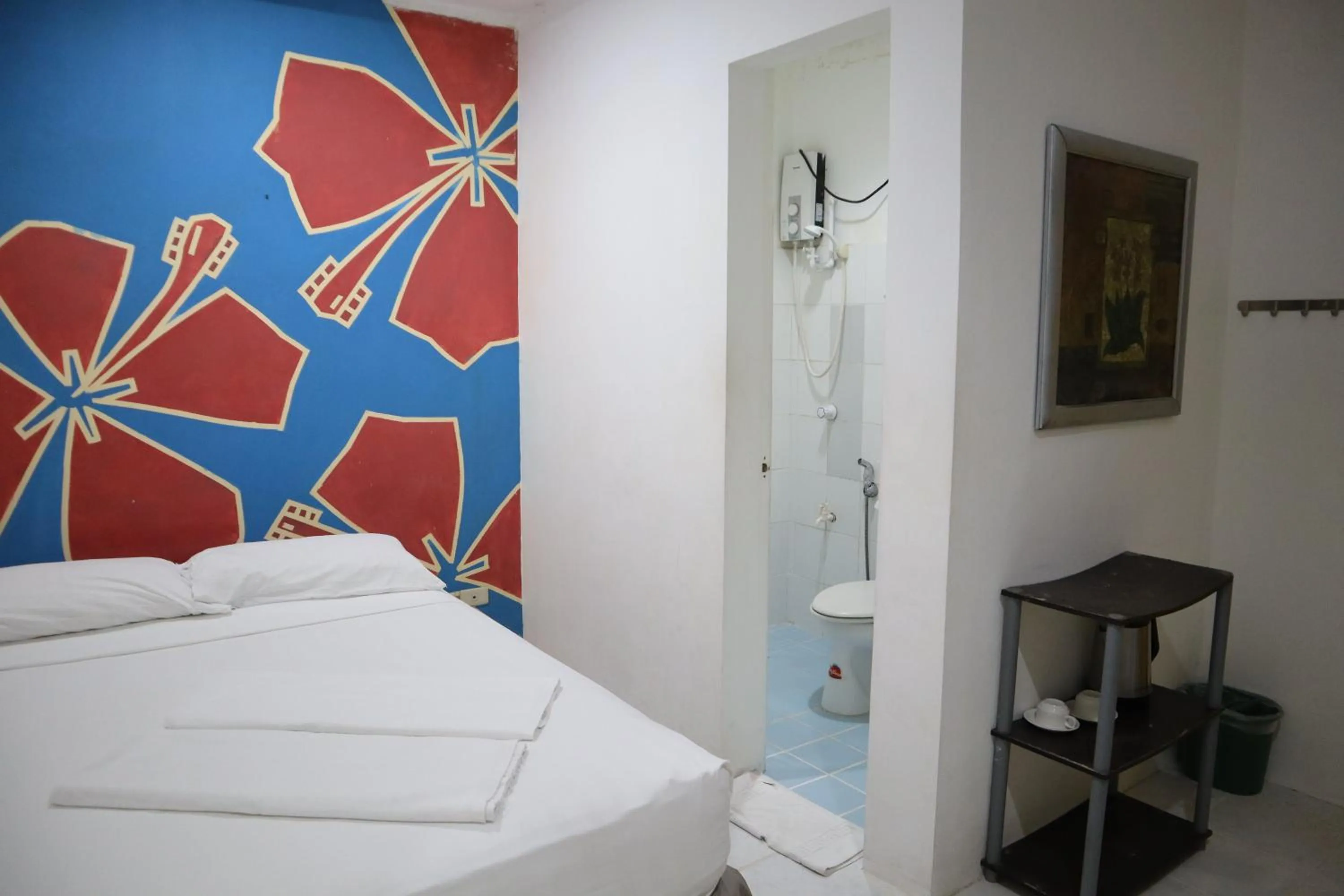 View (from property/room), Bed in Island Inn