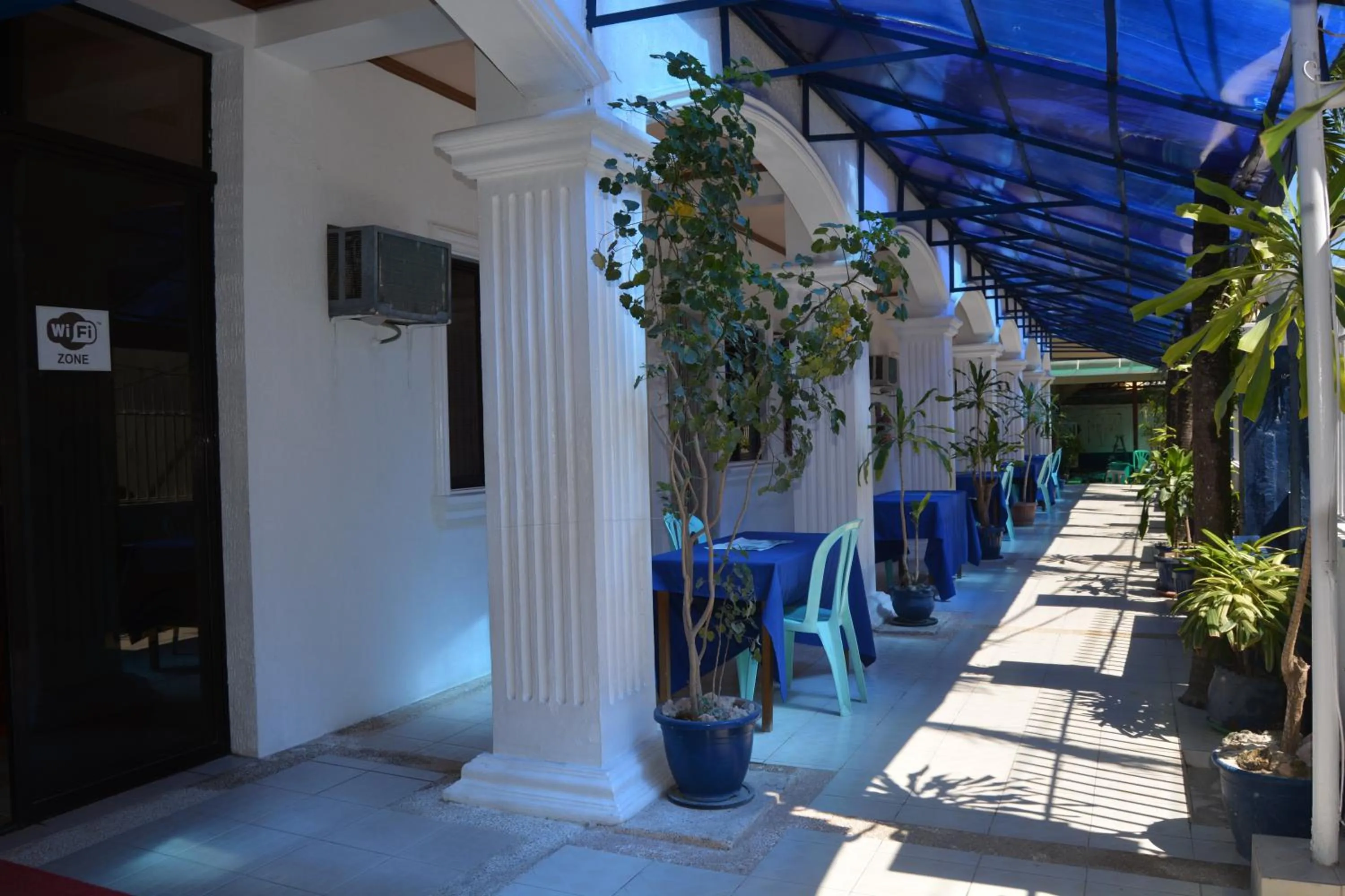 Property building in Island Inn