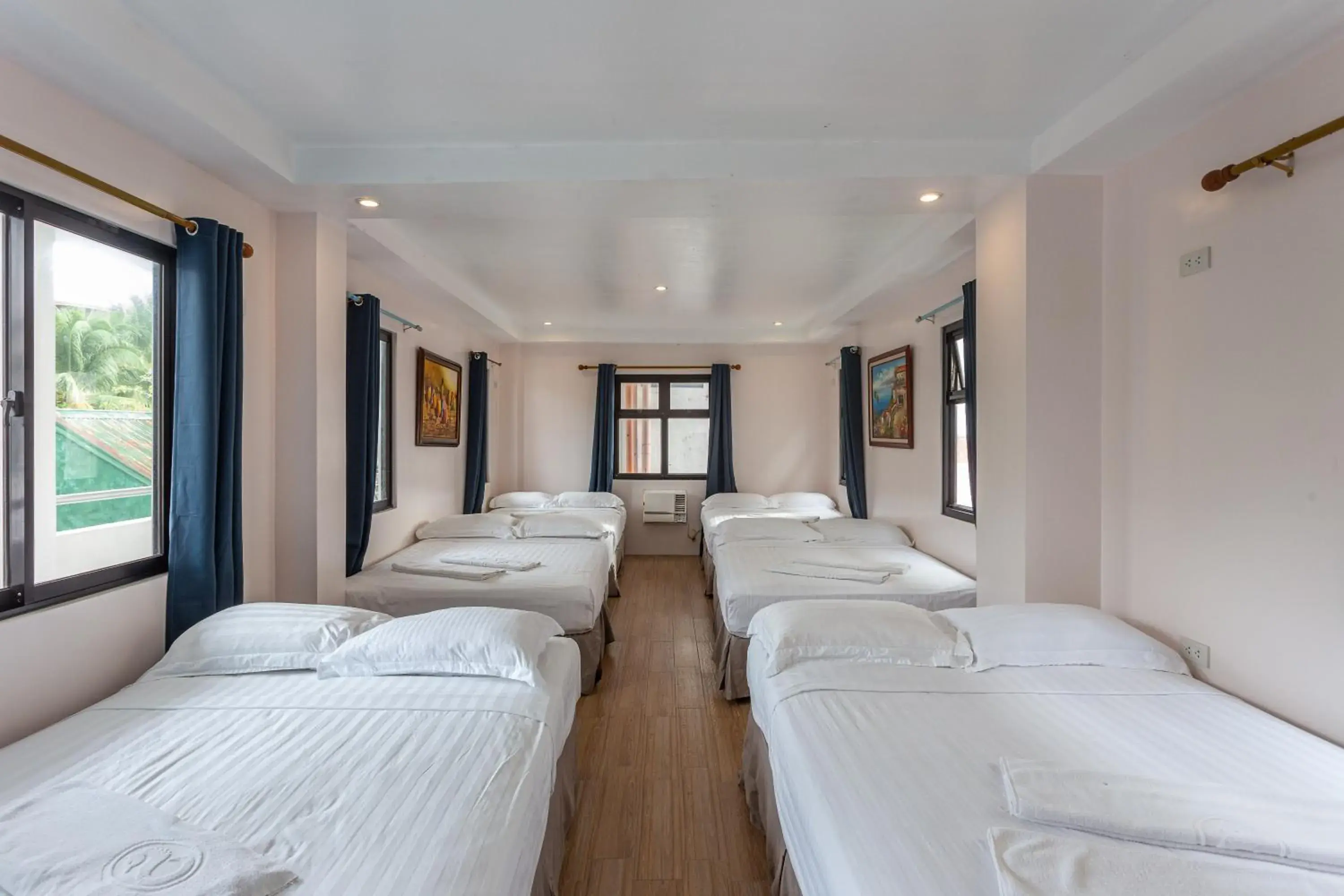 Bed in Island Inn Bed in Island Inn