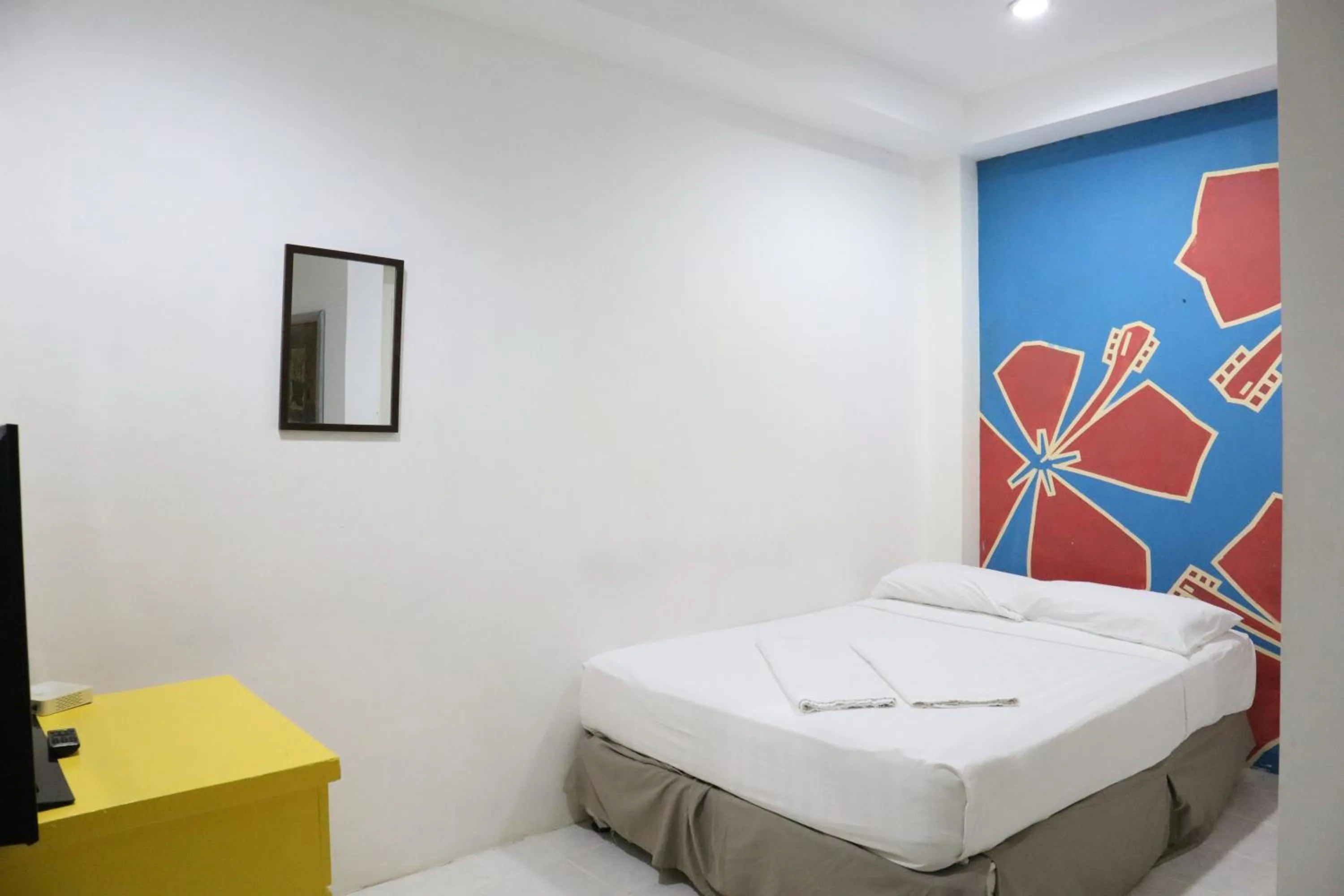 Bedroom, Bed in Island Inn