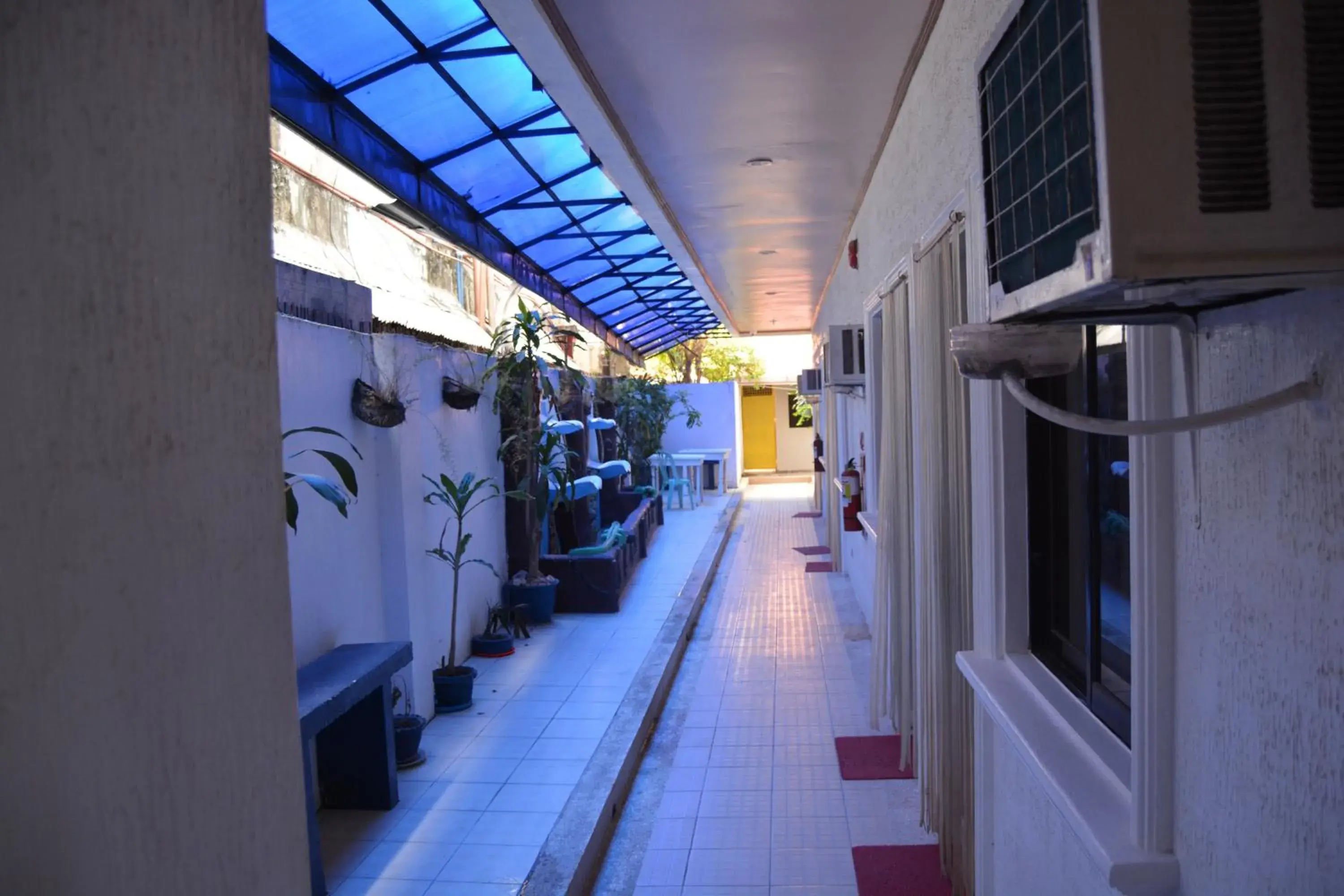 Property building in Island Inn Property building in Island Inn