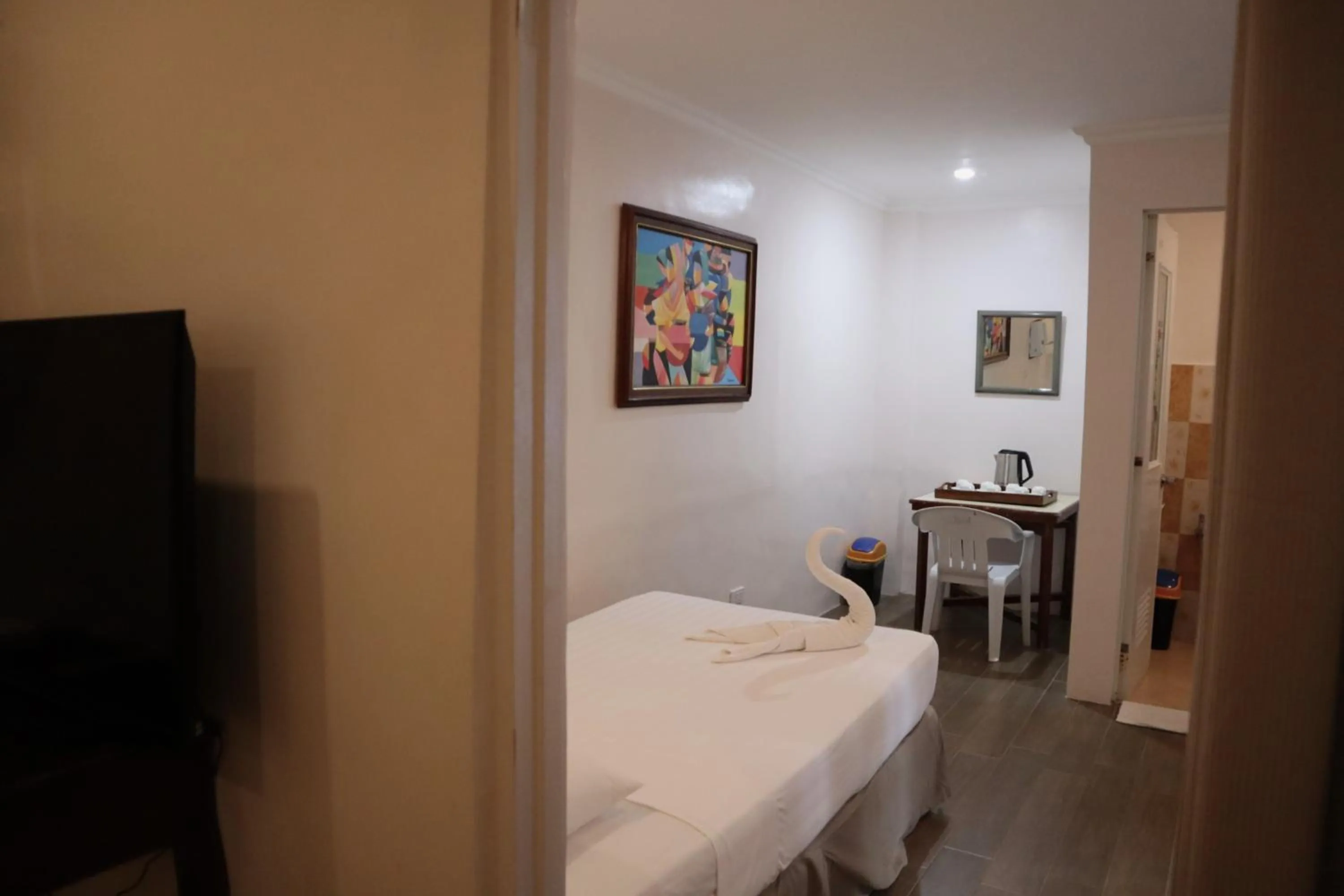 Bedroom, Bed in Island Inn