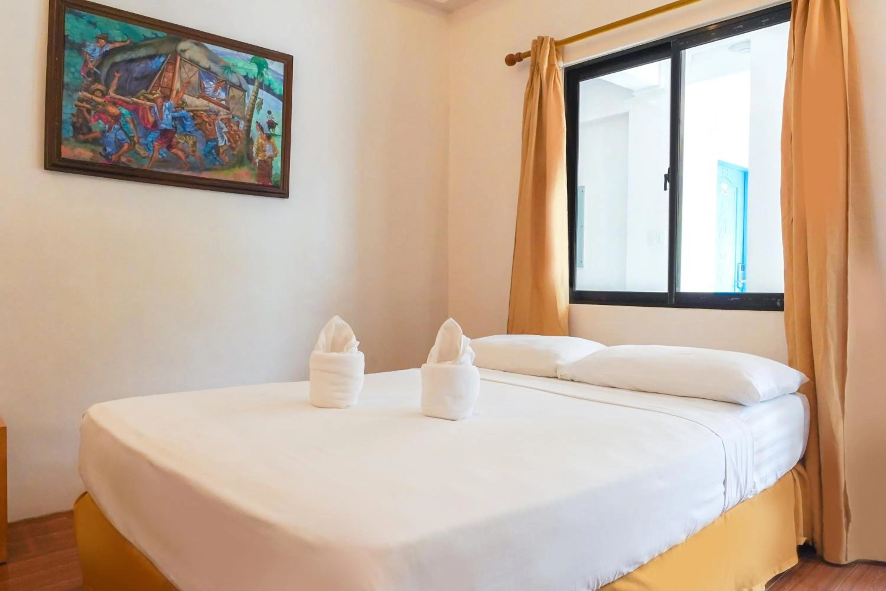 Bedroom, Bed in Island Inn