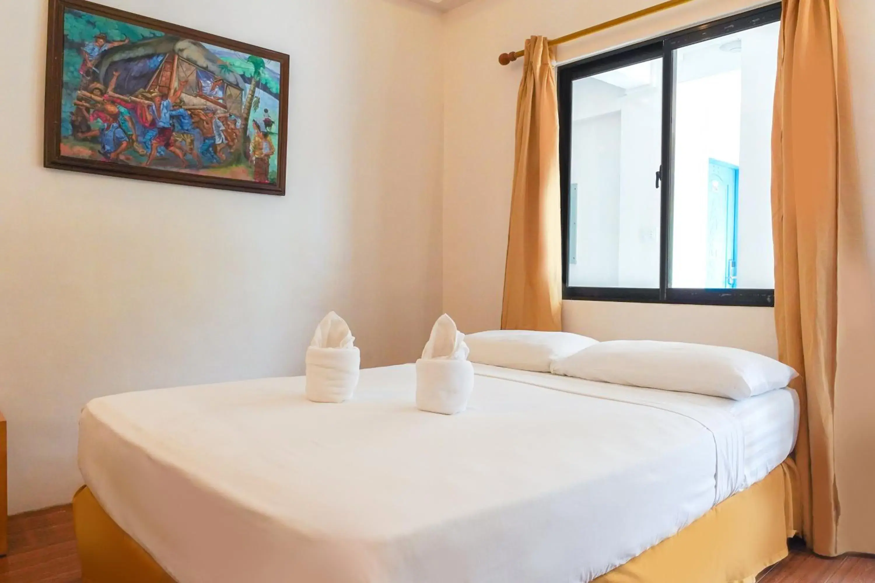 Bedroom, Bed in Island Inn Bedroom, Bed in Island Inn