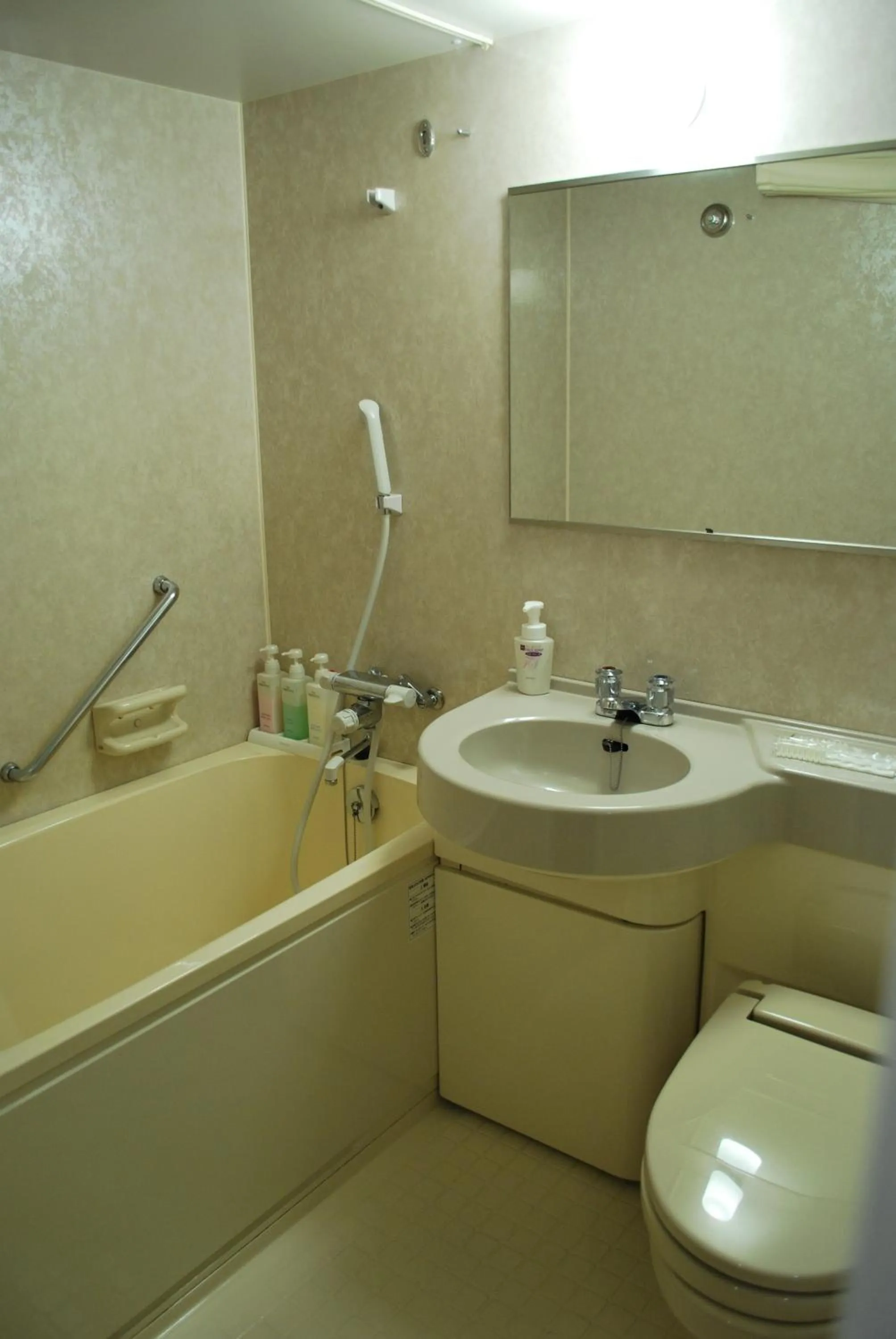 Shower in APA Hotel Suzuka-Chuou