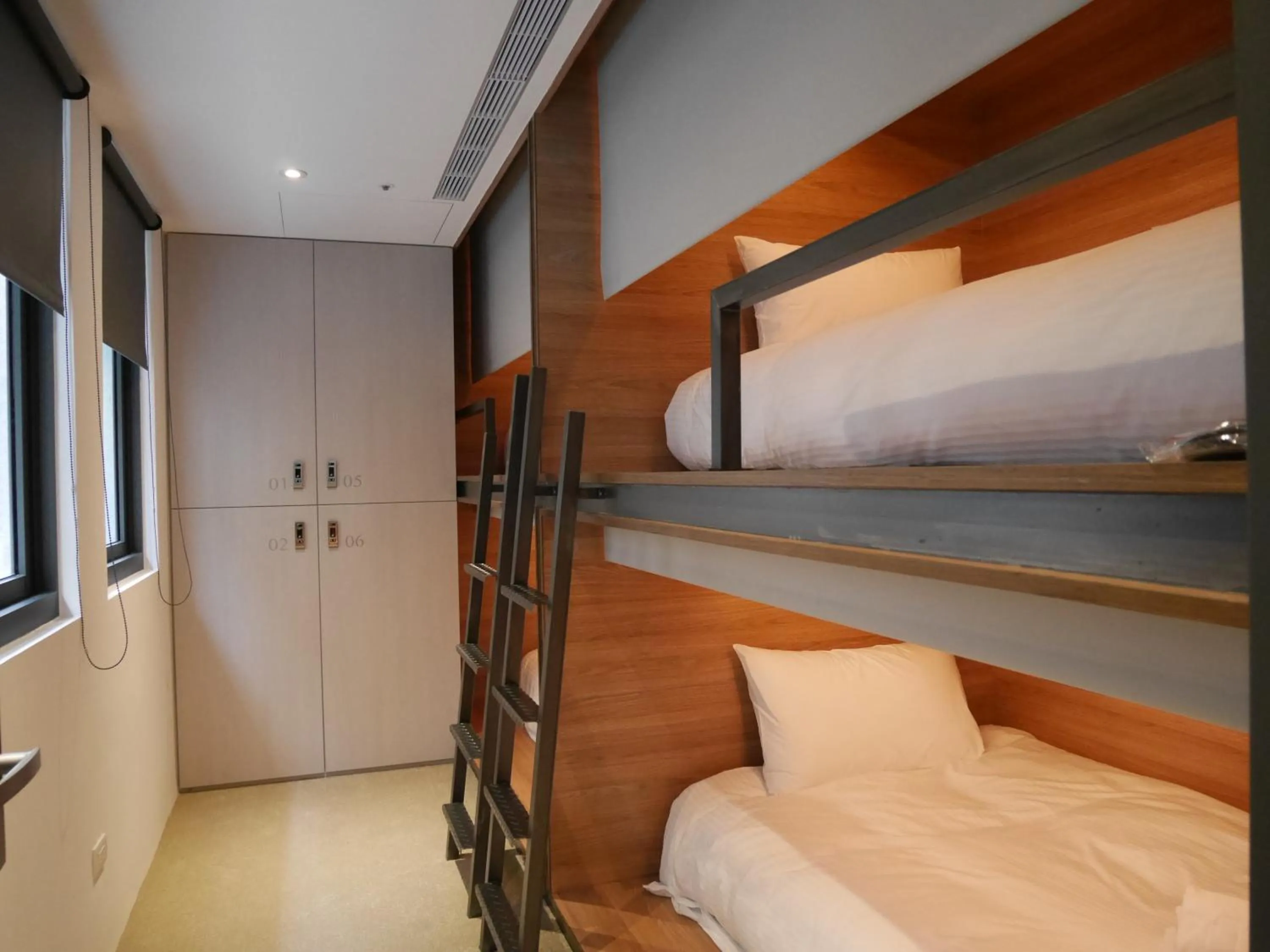bunk bed in Bouti City Capsule Inn