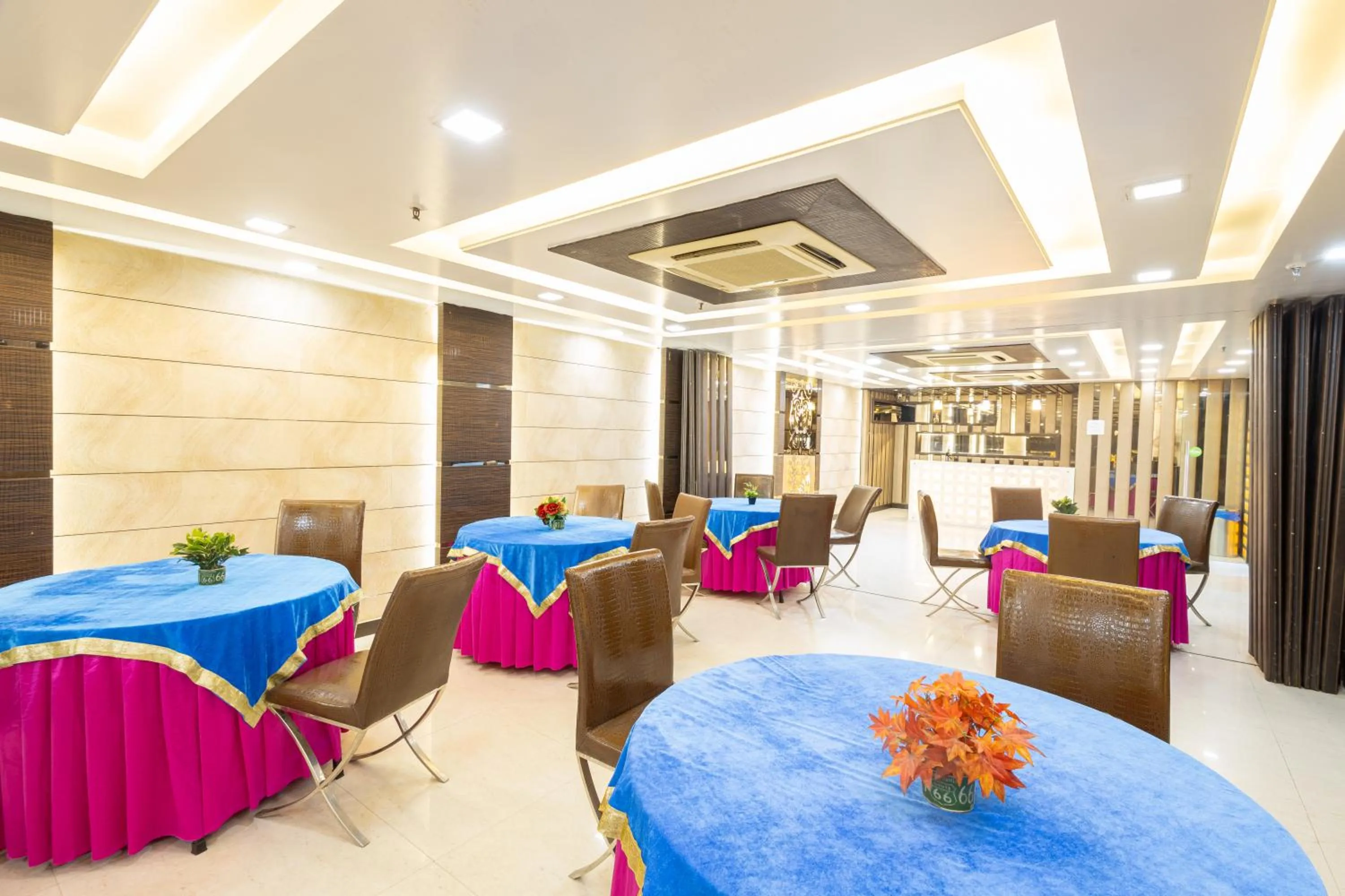 Restaurant/places to eat in Hotel Gold Souk - Karol Bagh