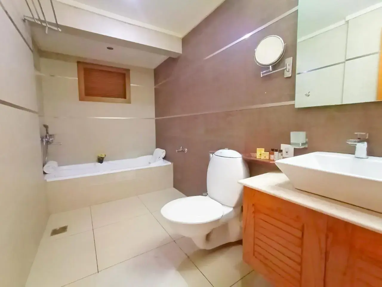 Deluxe Double Room with Bath in Hill Palace Hotel & Spa Deluxe Double Room with Bath in Hill Palace Hotel & Spa