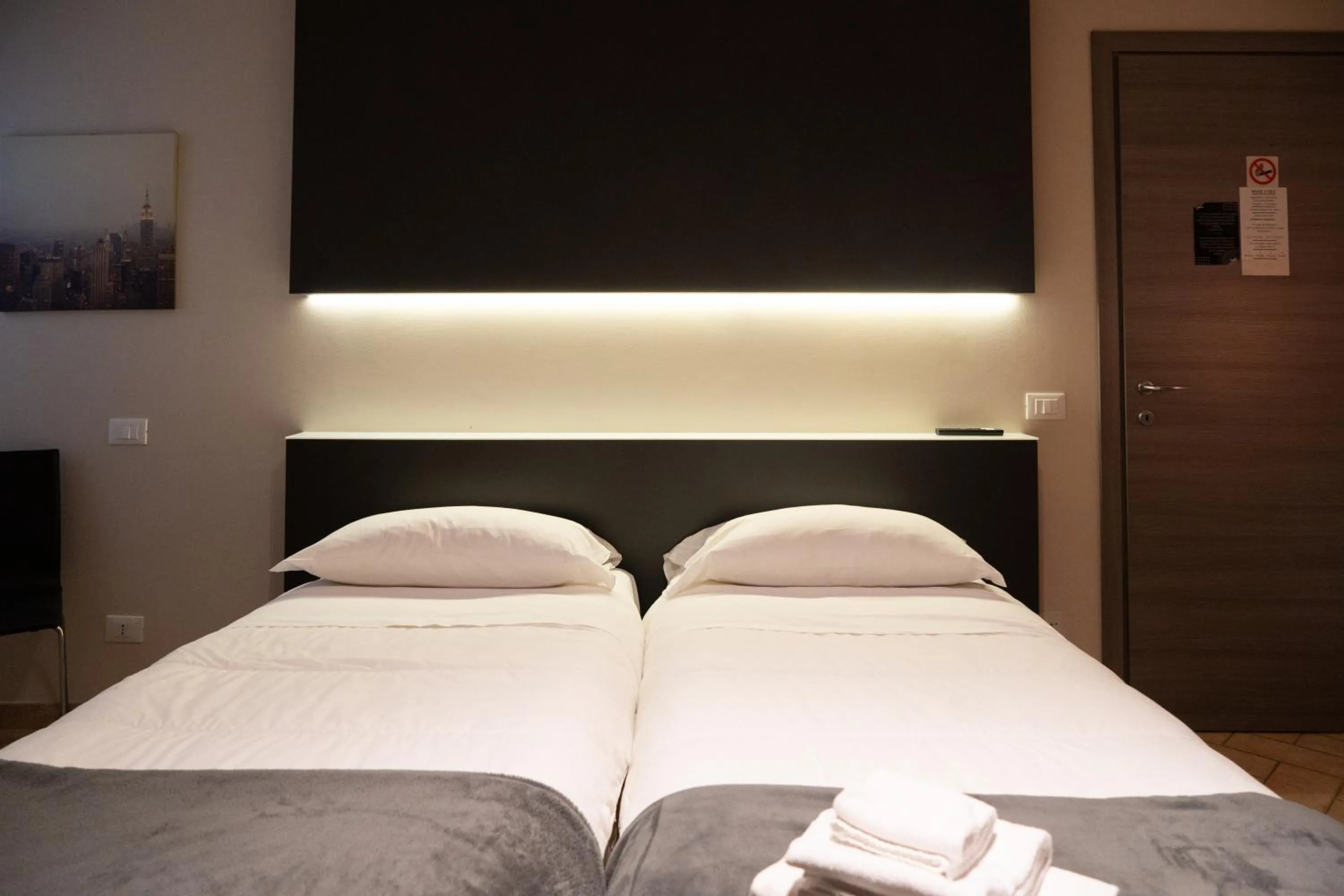 Twin Room with Private Bathroom - single occupancy in Country Resort Modena