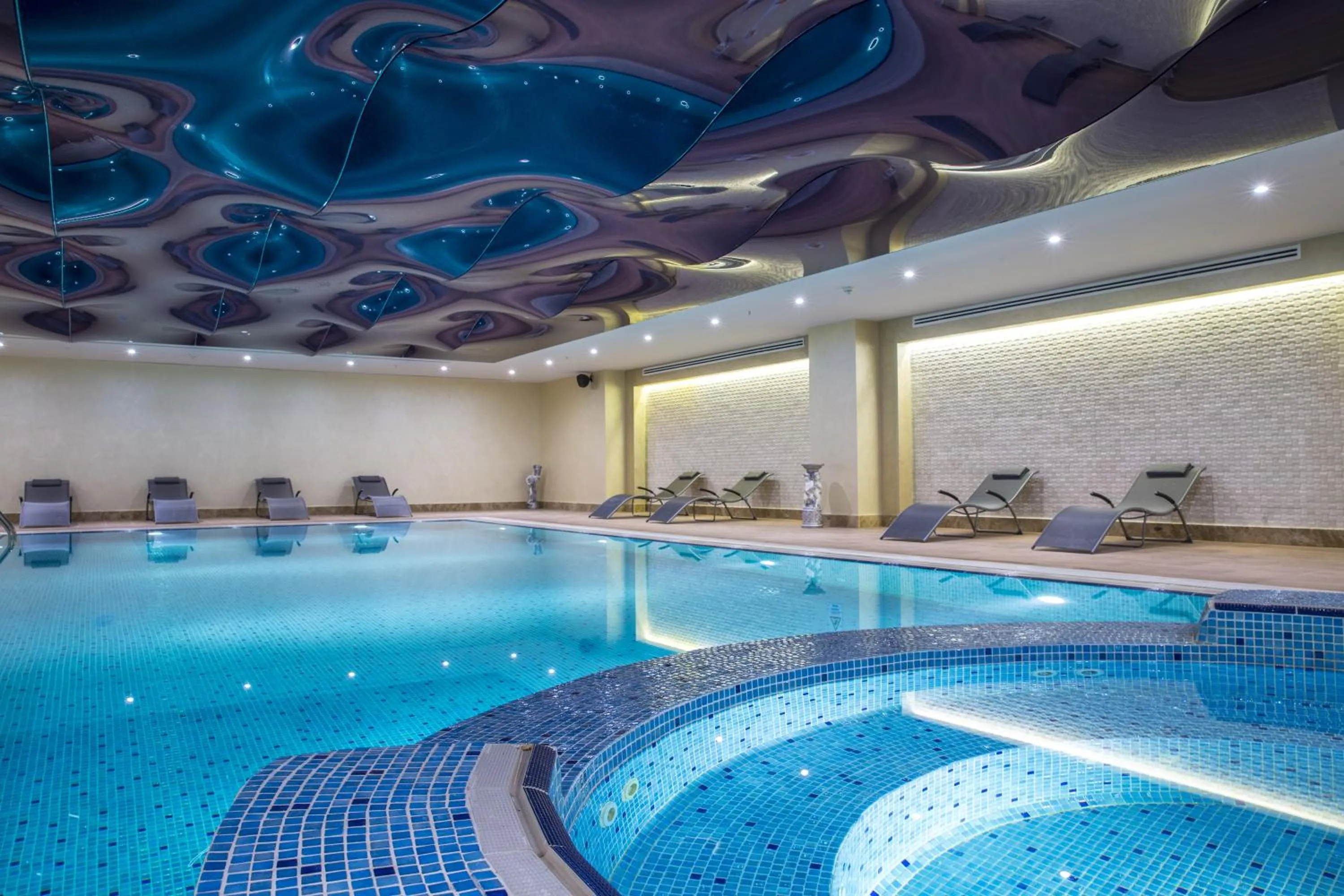 Swimming pool in Park Inn By Radisson Istanbul Ataturk Airport